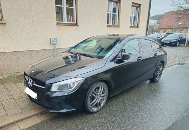 MERCEDES-BENZ CLA 220 Shooting Brake
