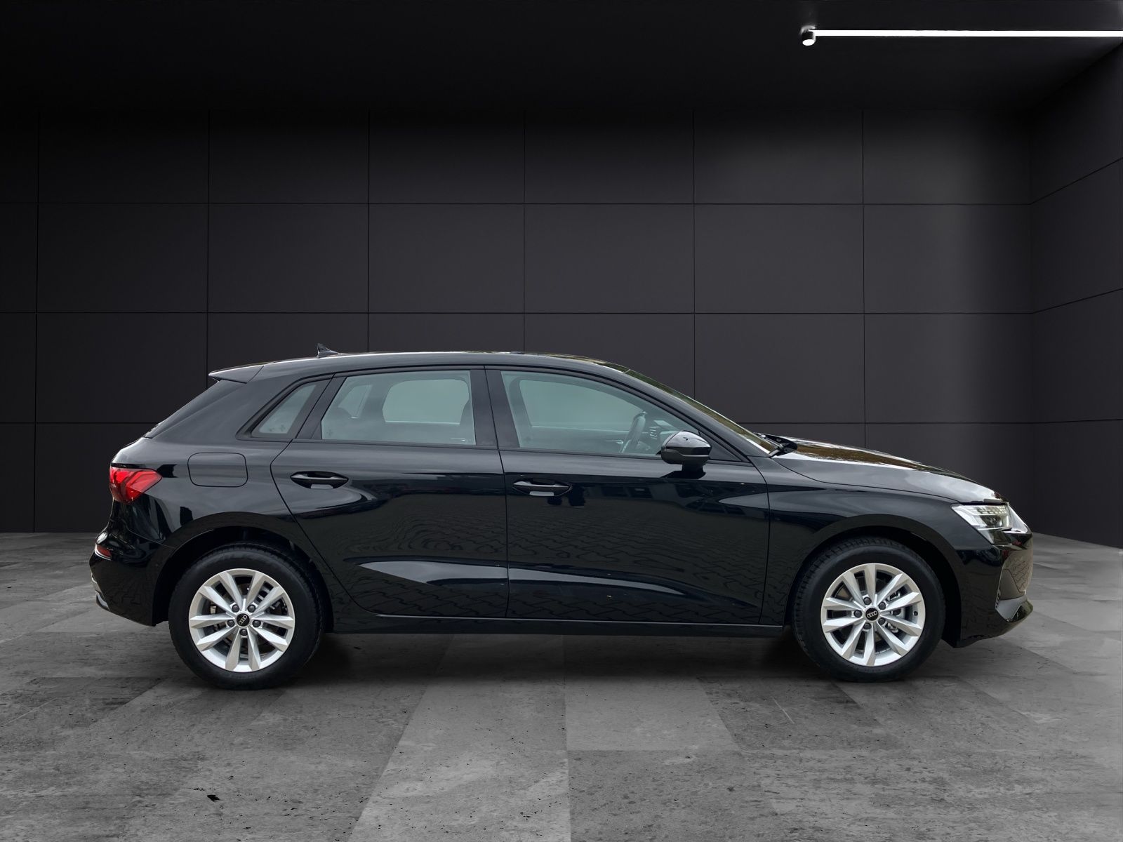 Fahrzeugabbildung Audi A3 Sportback TFSI advanced LED ACC NAVI RFK