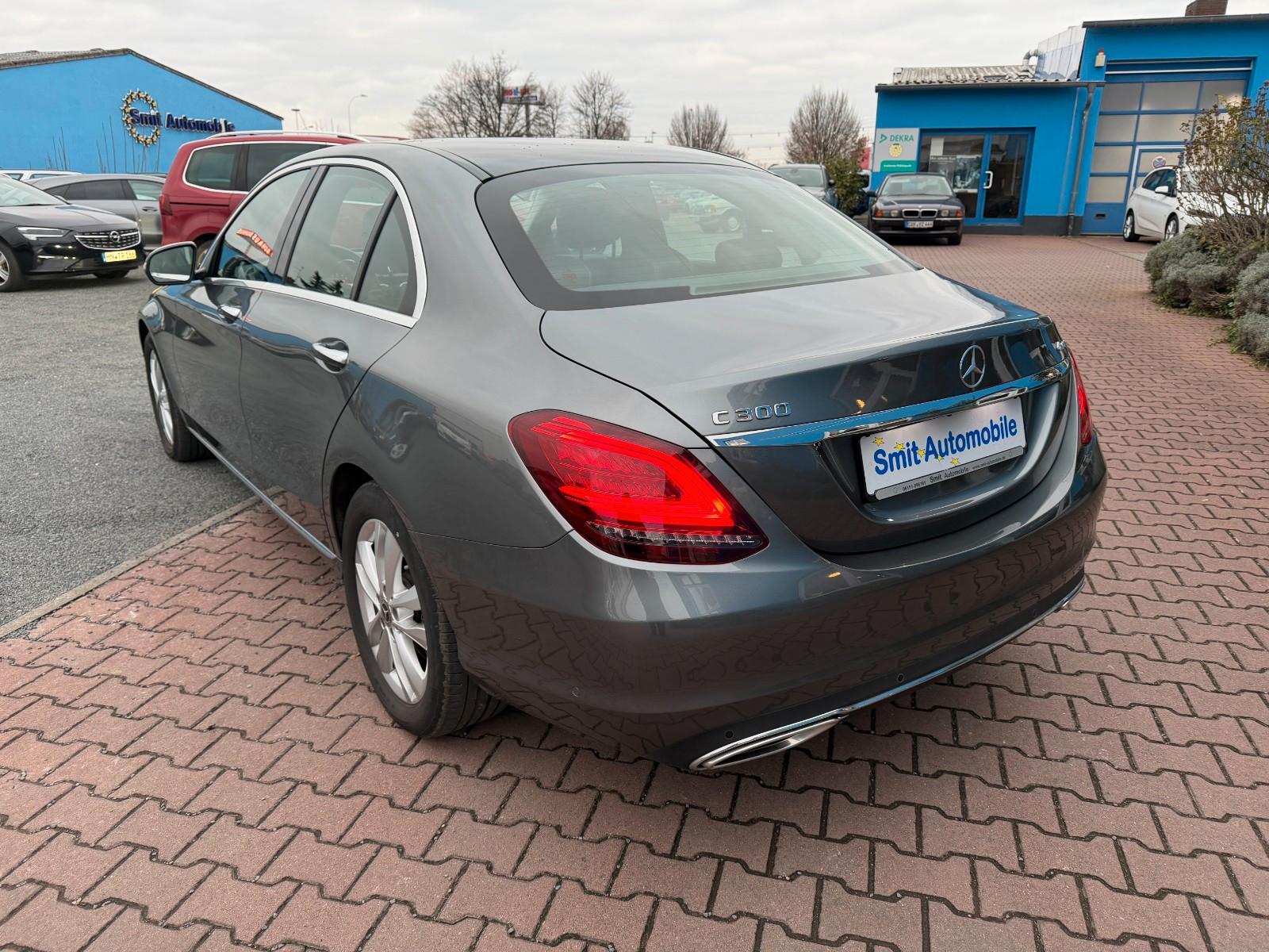 Mercedes-Benz C 300 Limousine 4Matic Burmester,PANO,Kamera uvm