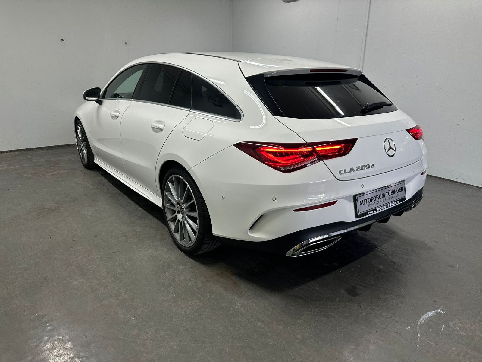 Fahrzeugabbildung Mercedes-Benz CLA 200 SB *AMG-LINE*NAVI*PANORAMA*SH*