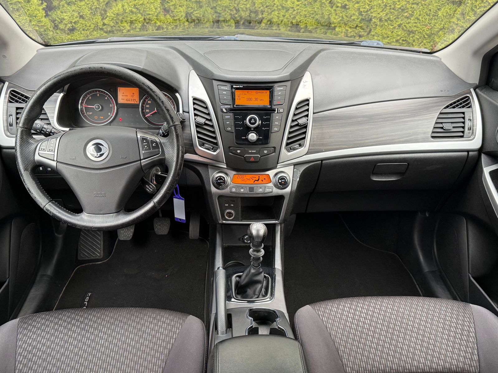 Fahrzeugabbildung Ssangyong Korando 2.0 TD Crystal 4x2 SHZ+TEMP+MFL+AHK+TÜV