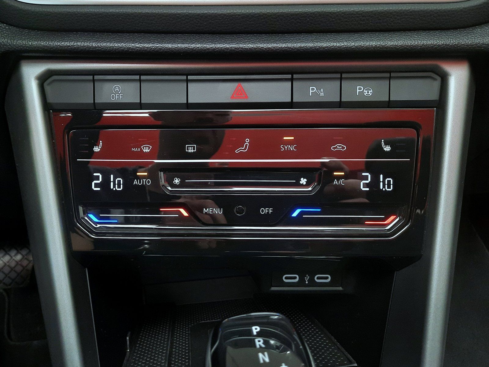 Fahrzeugabbildung Volkswagen T-Roc Cabriolet Style TSI DSG *Navi*Cam*LED*PDC*
