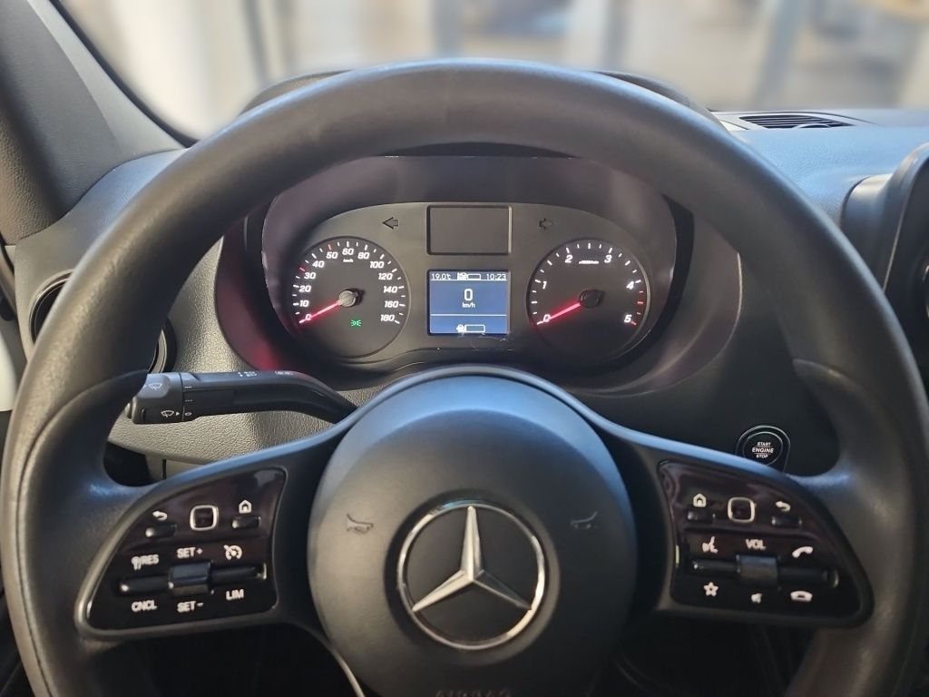 Fahrzeugabbildung Mercedes-Benz Sprinter 317 Kombi L2H2 Mobility Rollstuhl Lift
