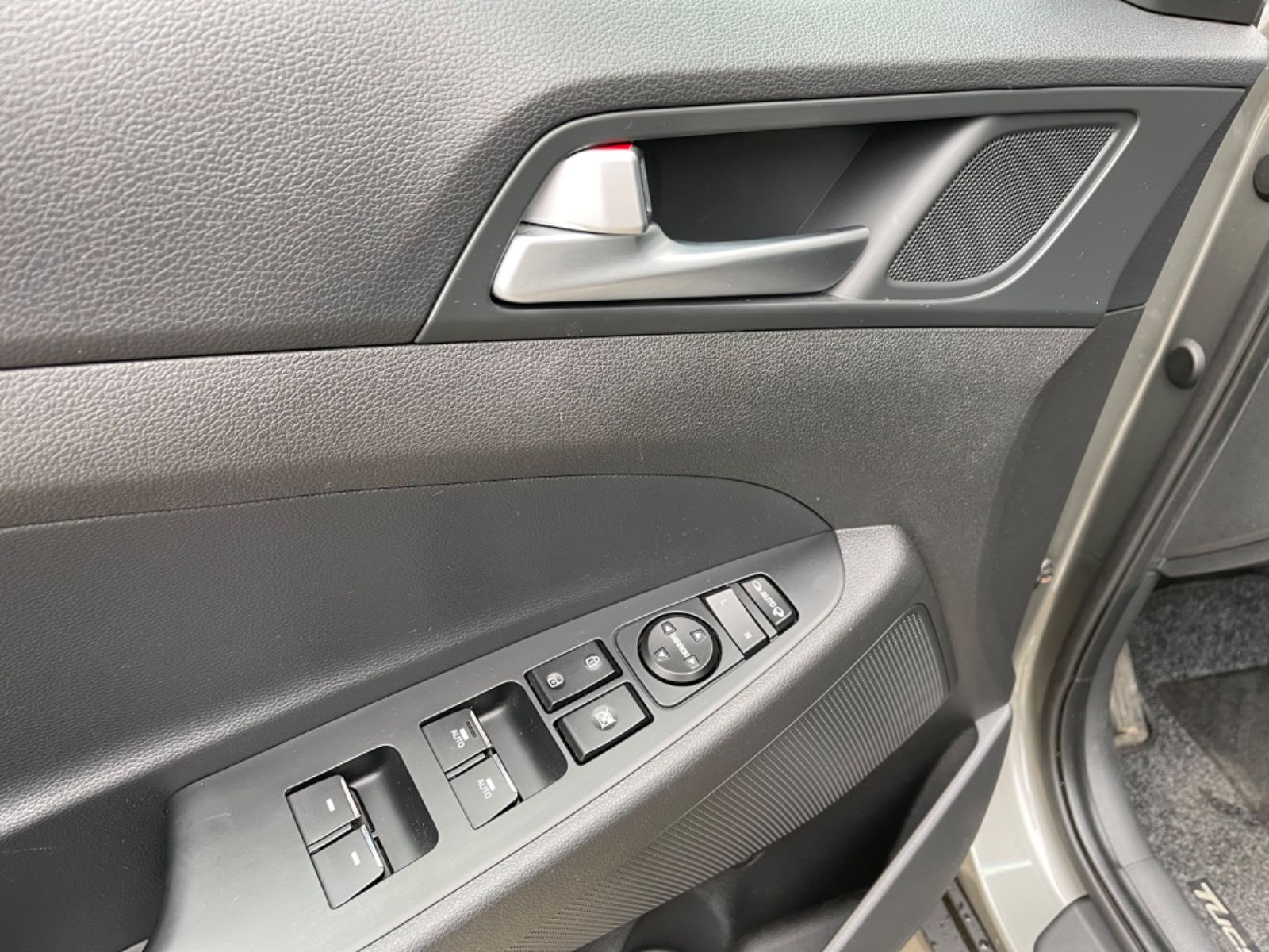 Fahrzeugabbildung Hyundai TUCSON FL 1.6 T-GDI 4WD DCT Premium LEDER 360 SD