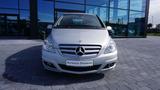 Mercedes-Benz B 180 B 180 AUTOMATIK+NAVIGATION+SHZ+TEMPOMAT+ - Mercedes-Benz B-Klasse Gebrauchtwagen in Frankfurt