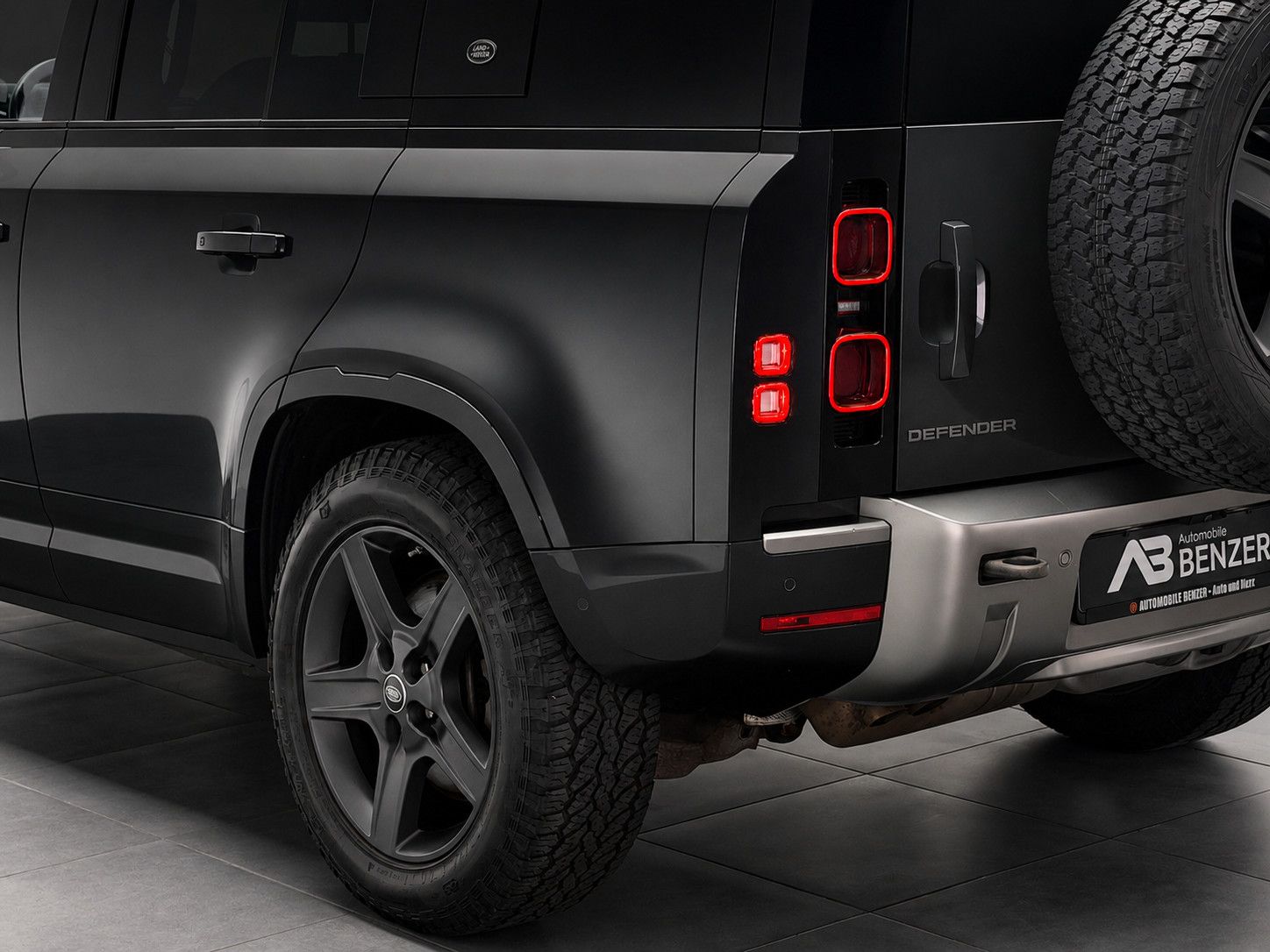 Fahrzeugabbildung Land Rover Defender 110 X-Dynamic SE/PANO/HUD/MERIDIAN