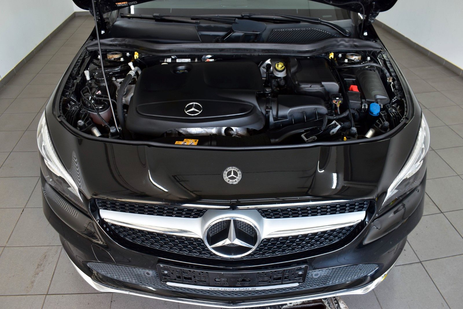 Fahrzeugabbildung Mercedes-Benz CLA 180 SB, Urban Leder,Navi,LED,8fach bereift!