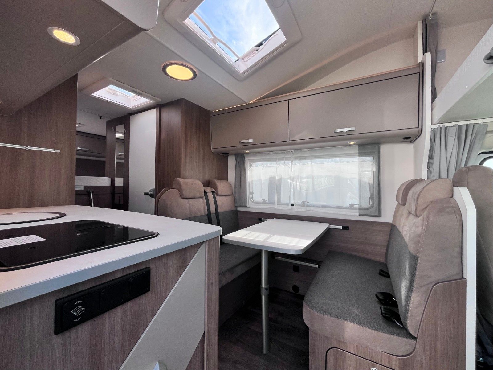 Fahrzeugabbildung Carado A-464 pro 2025 -Markise, Fahrradträger-