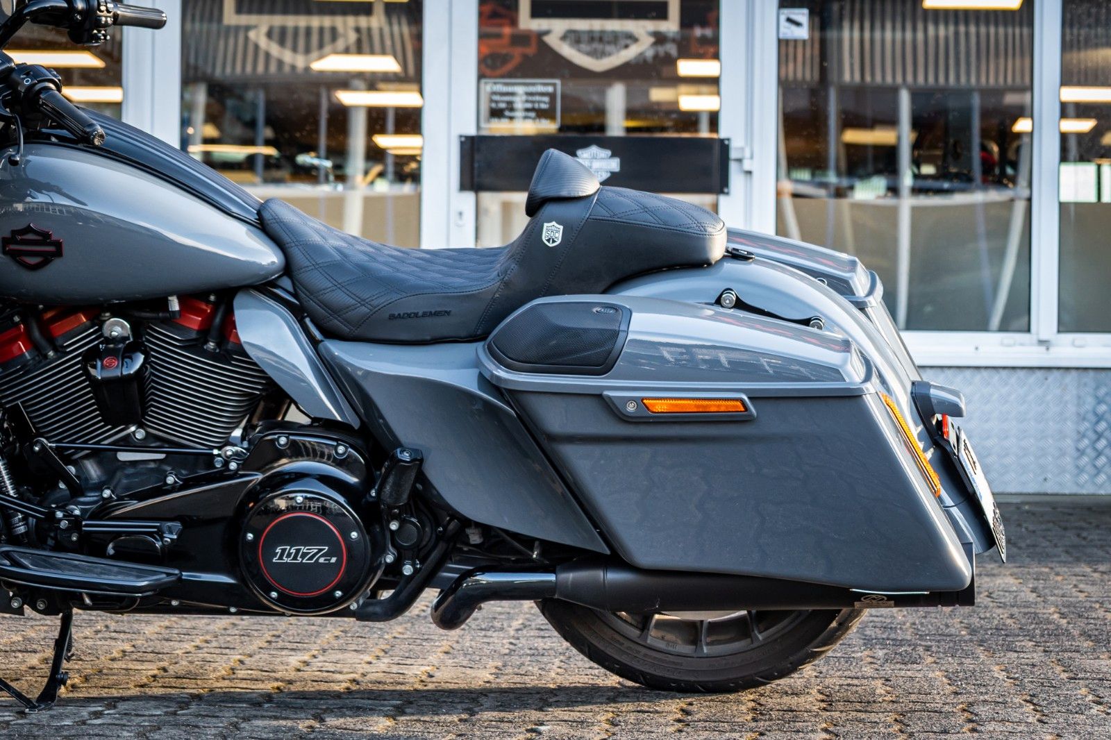 Fahrzeugabbildung Harley-Davidson FLHXSE CVO STREET GLIDE 117 cui - Jekill -