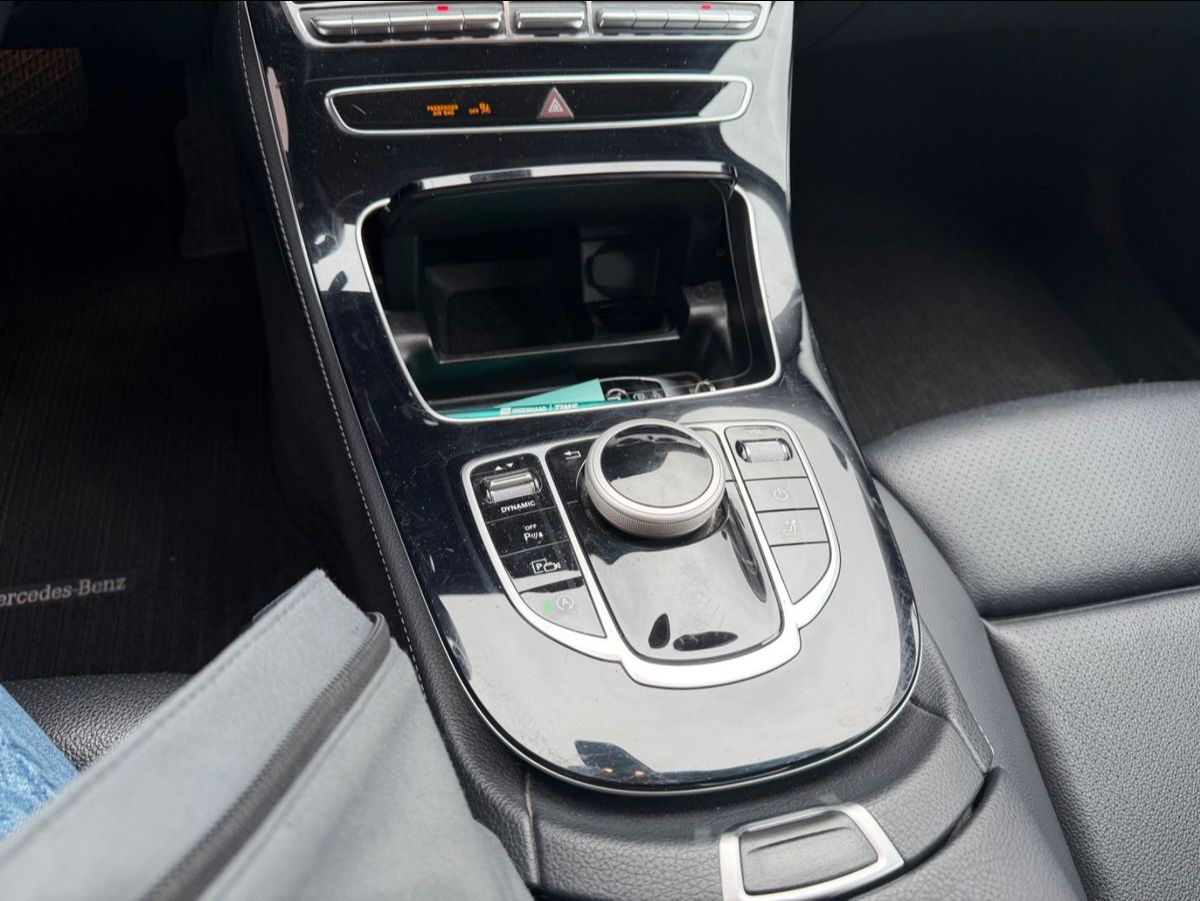 Fahrzeugabbildung Mercedes-Benz E 400 d T 4MATIC LED PTS Easy Pack DSG
