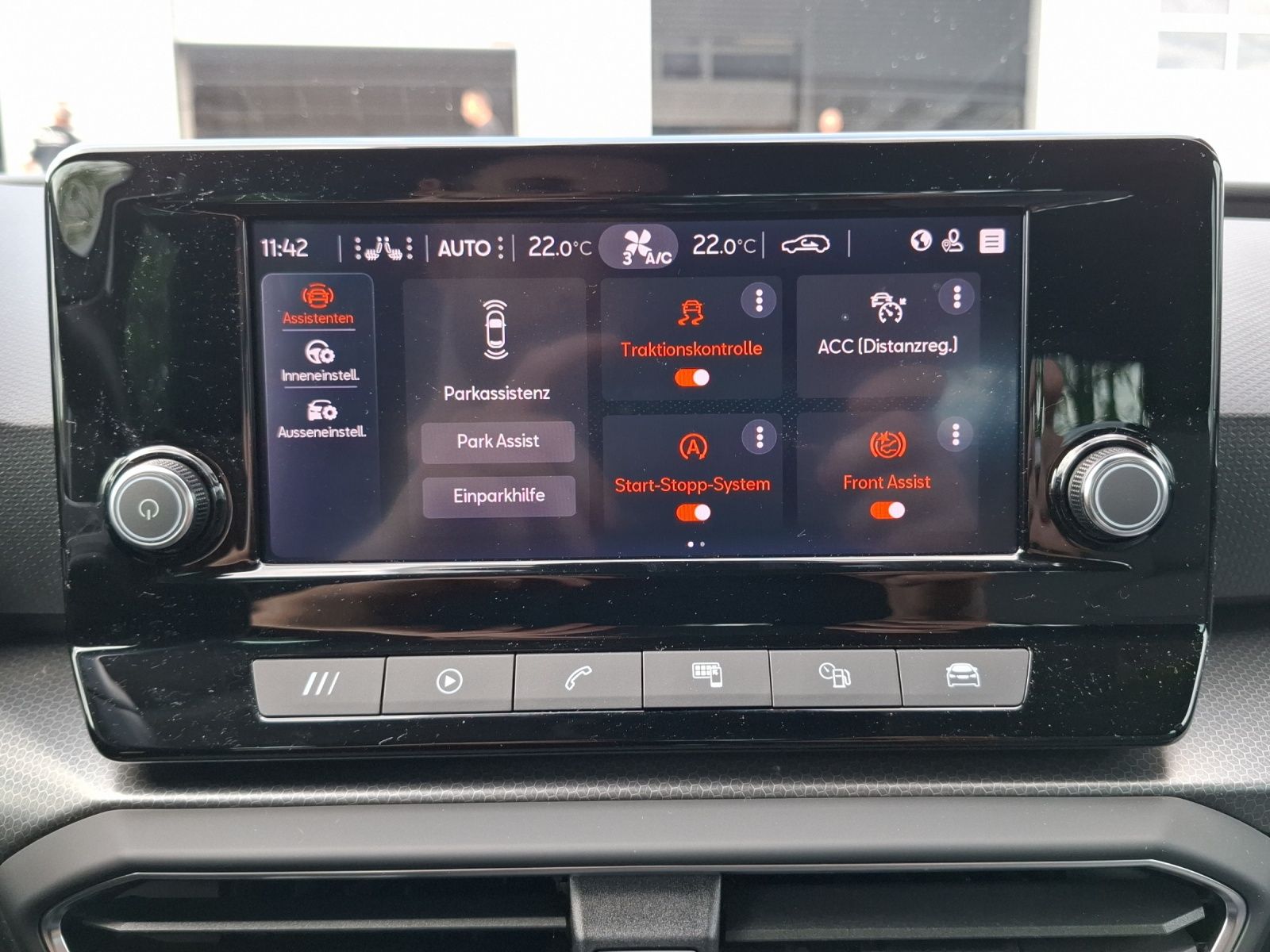 Fahrzeugabbildung SEAT Leon TSI Style LED CarPlay ACC RFK SH