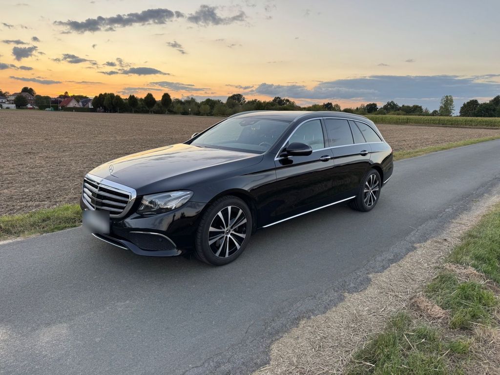 Image of Mercedes-Benz E 220
