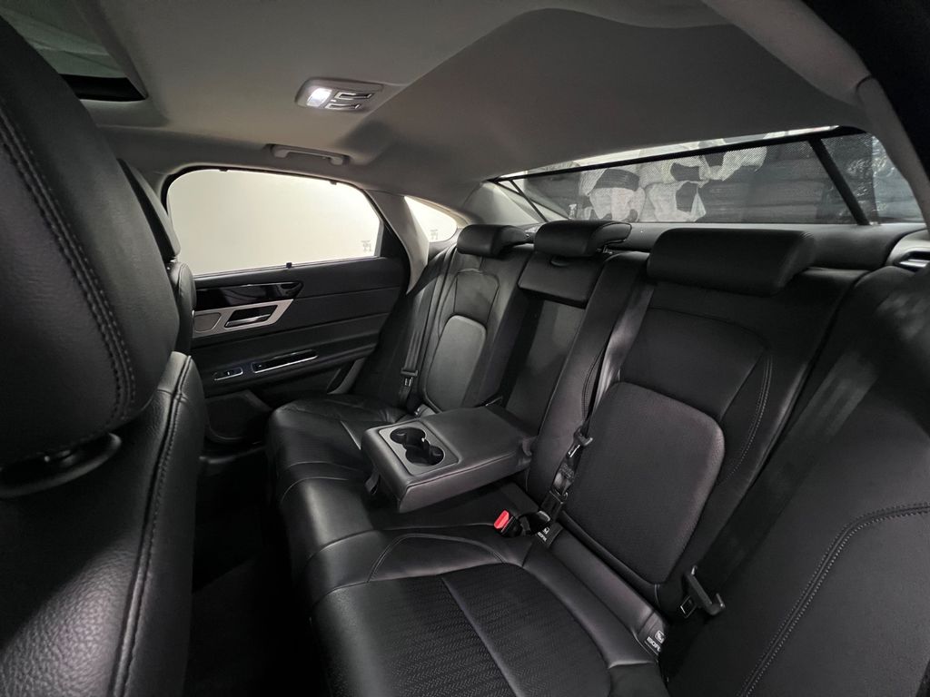 Jaguar XF Prestige/ 1.HAND/ 84.tKM/ 2016/ GARANTIE/ Jaguar XF Prestige/ 1.HAND/ 84.tKM/ 2016/ GARANTIE/