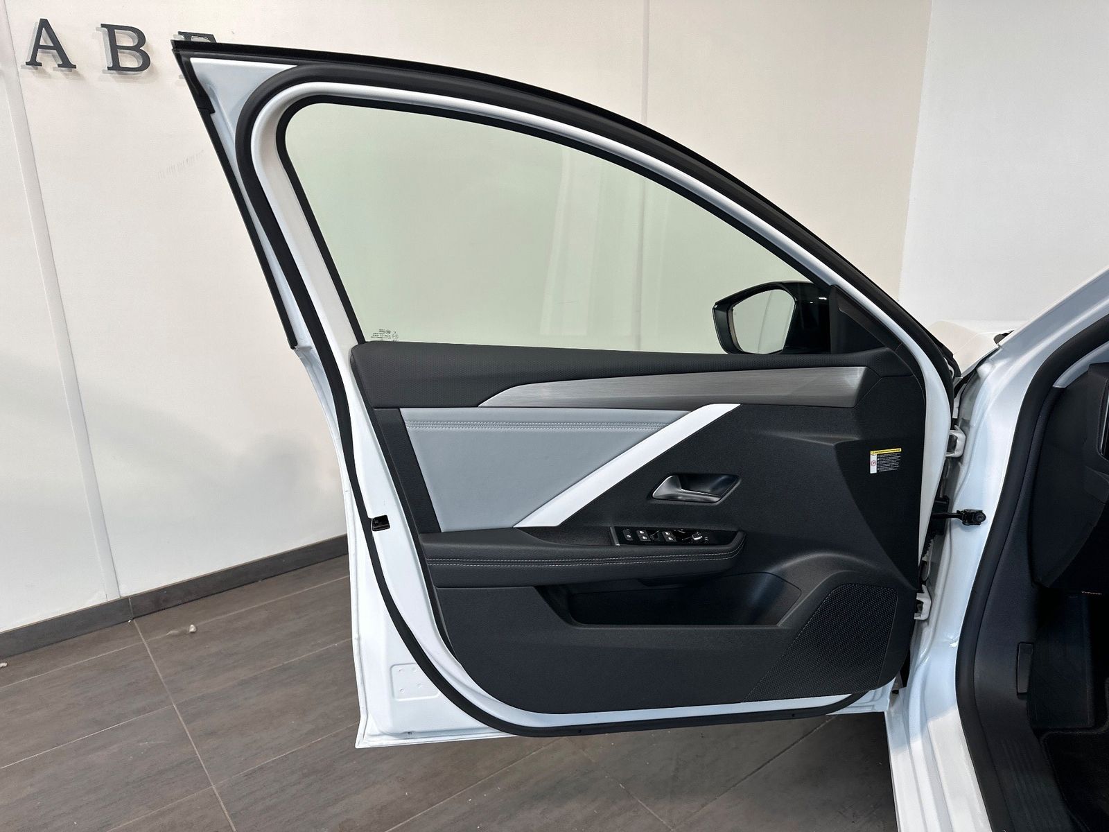 Fahrzeugabbildung Opel Astra 1.5 D Automatik Business Elegance NAV+LED