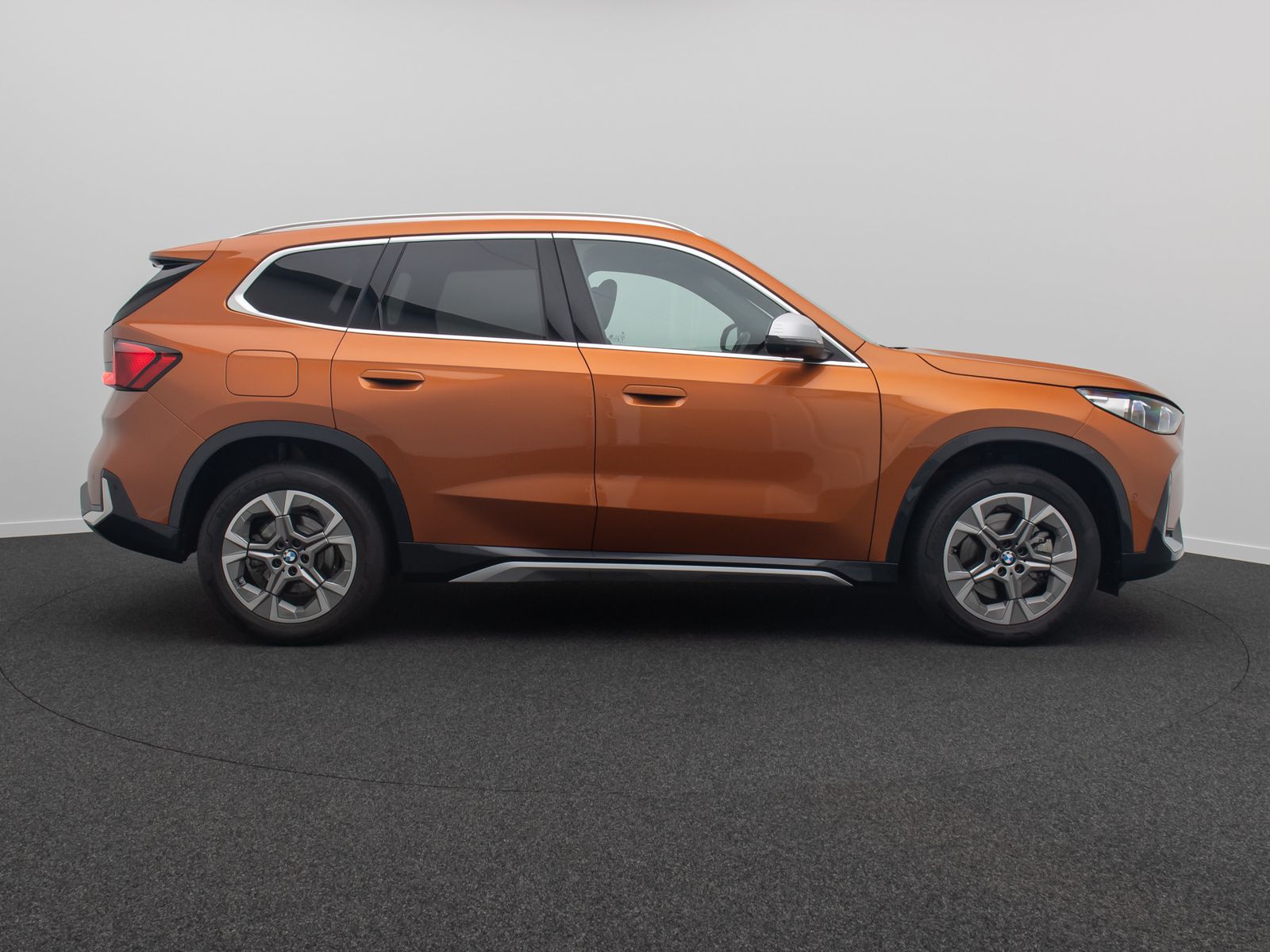 Fahrzeugabbildung BMW X1 xD23d xLine Panoram 360&deg;HUD AHK H/K DAB Voll