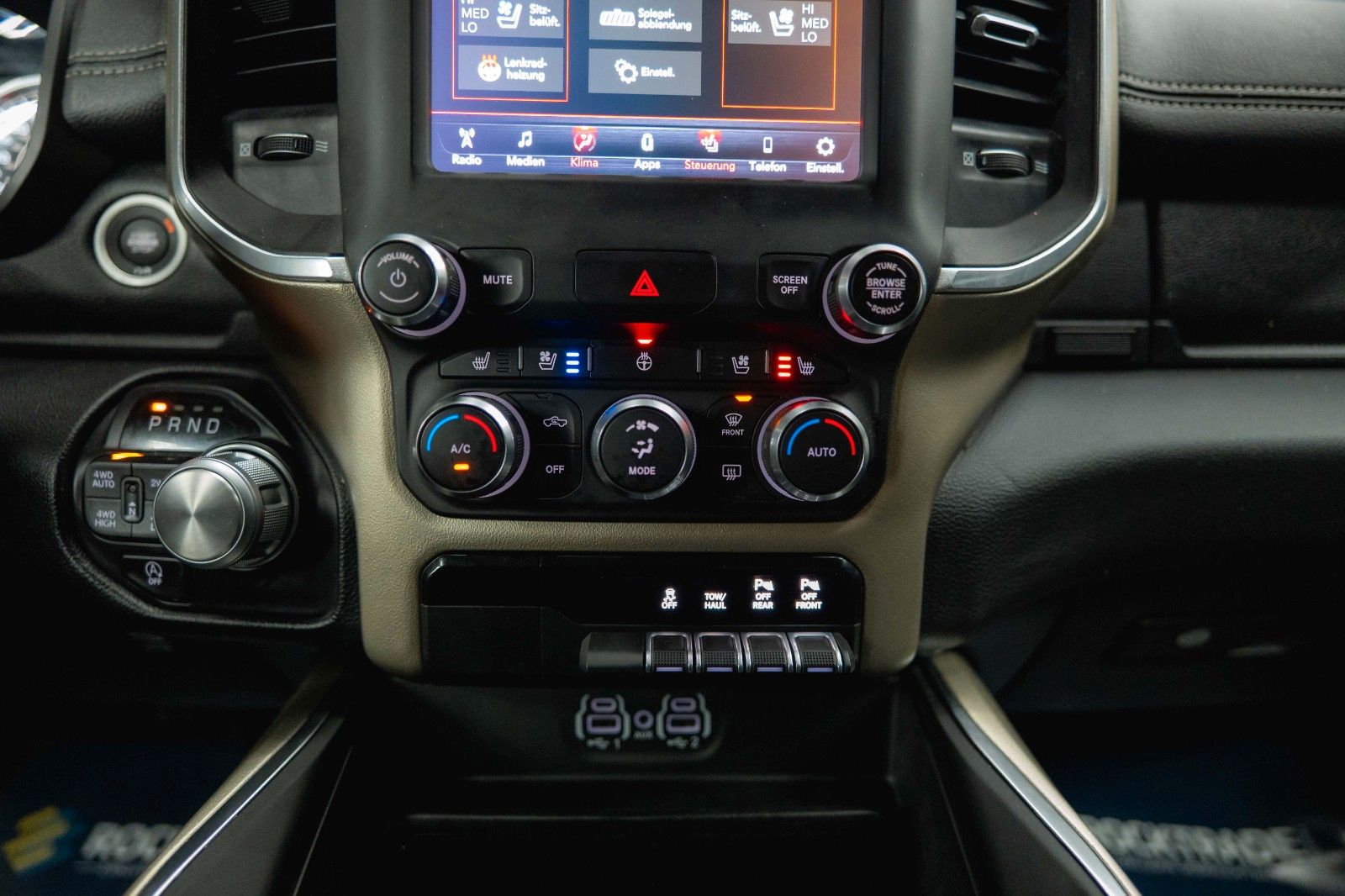 Fahrzeugabbildung Dodge RAM 5.7 V8 HEMI 4x4 Offroad LARAMIE Night 19%