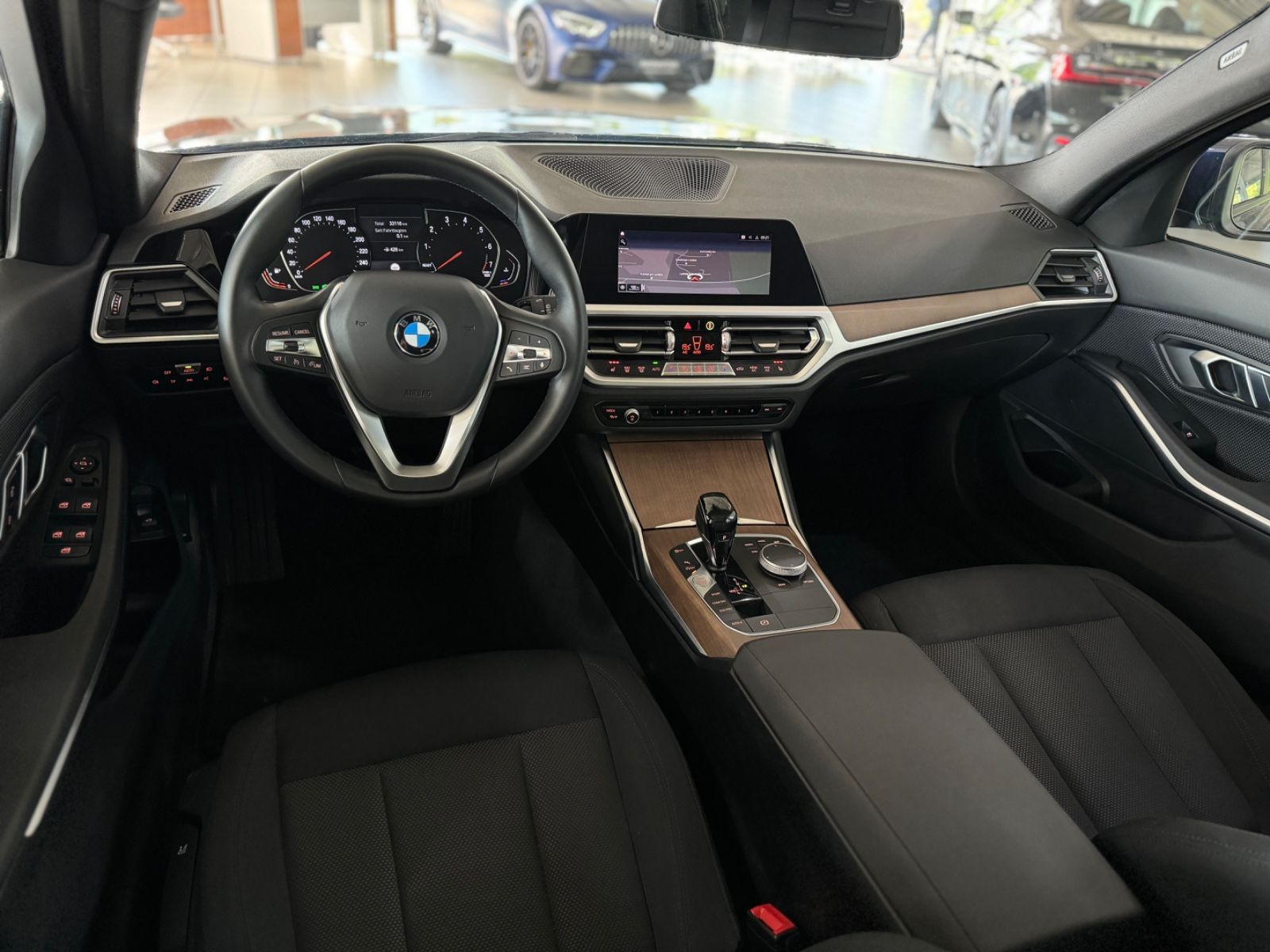 Fahrzeugabbildung BMW 330i xD Panorama DAB CockPitPlus Lordo Sport LED