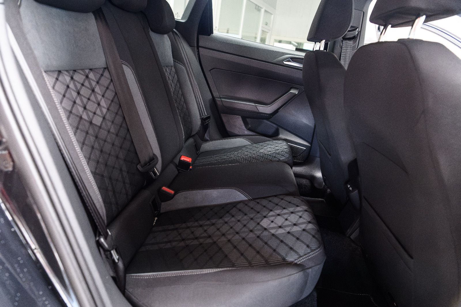 Fahrzeugabbildung Volkswagen Taigo R-Line 1.5 TSI DSG IQ-LED+AHK+KAMERA+ACC
