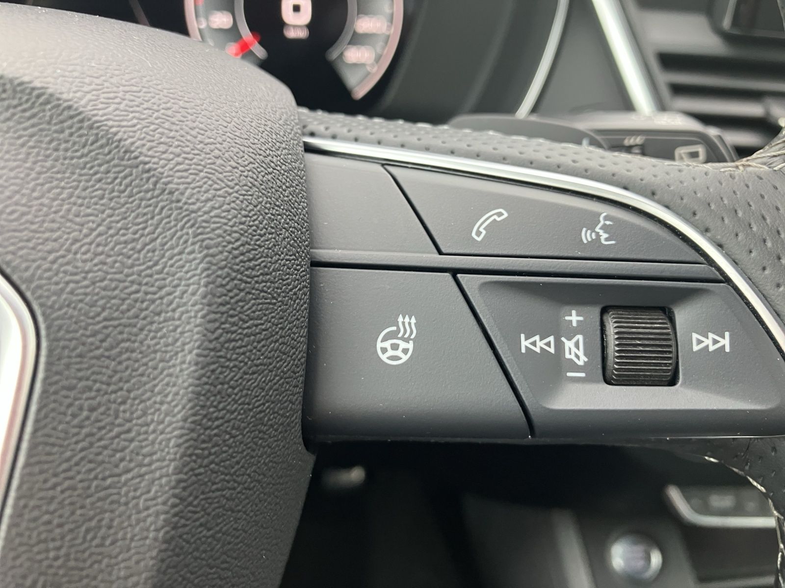 Fahrzeugabbildung Audi Q5 40 TDI advanced quattro Matrix AHK Navi AVC A