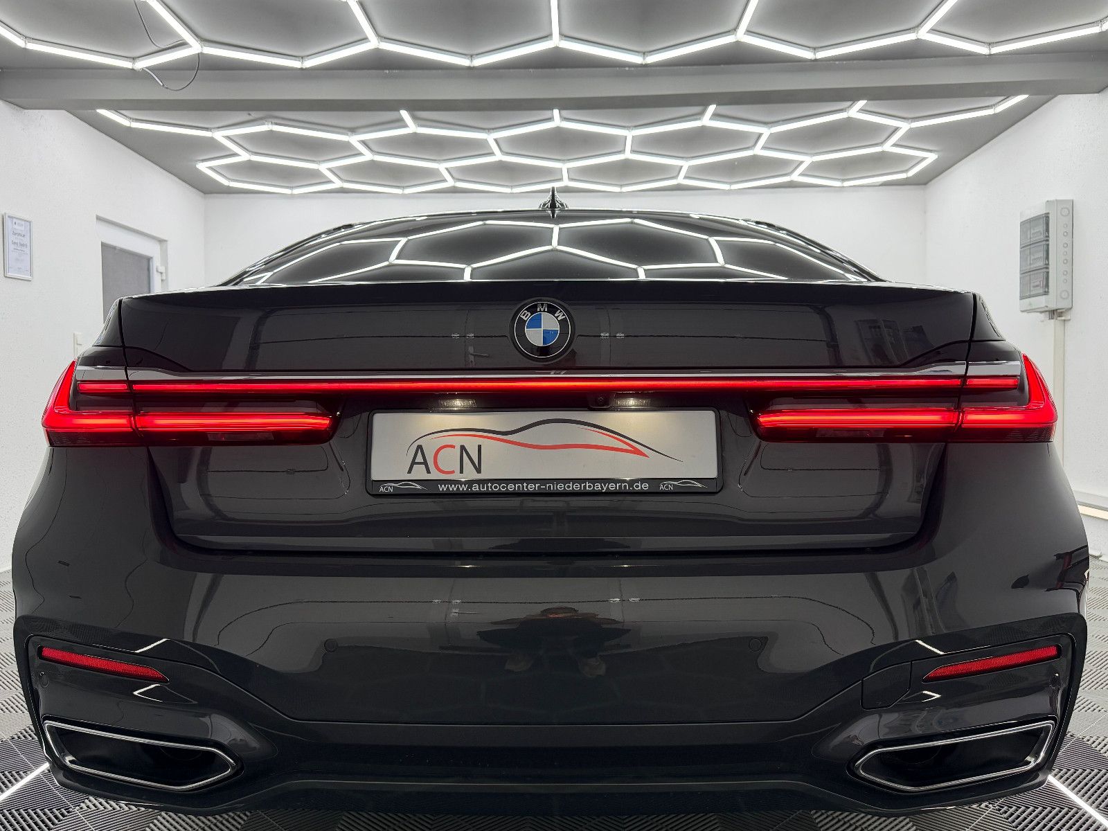 Fahrzeugabbildung BMW 740 d xDrive M SPORT/LASER/HuD/ACC/AHK/LIVE PLUS