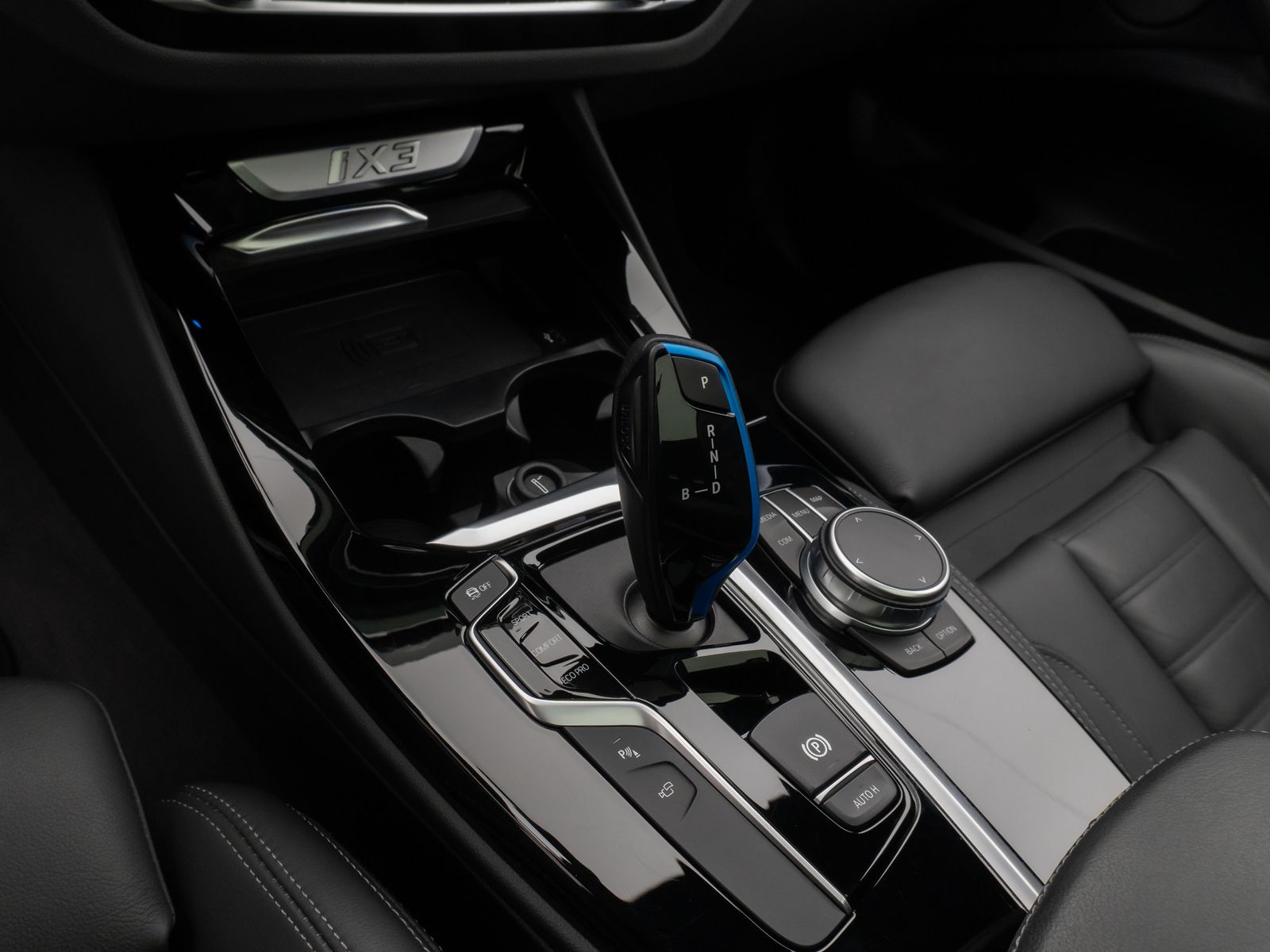 Fahrzeugabbildung BMW iX3 Impressive Panorama 360°HUD DAB H/K Sport