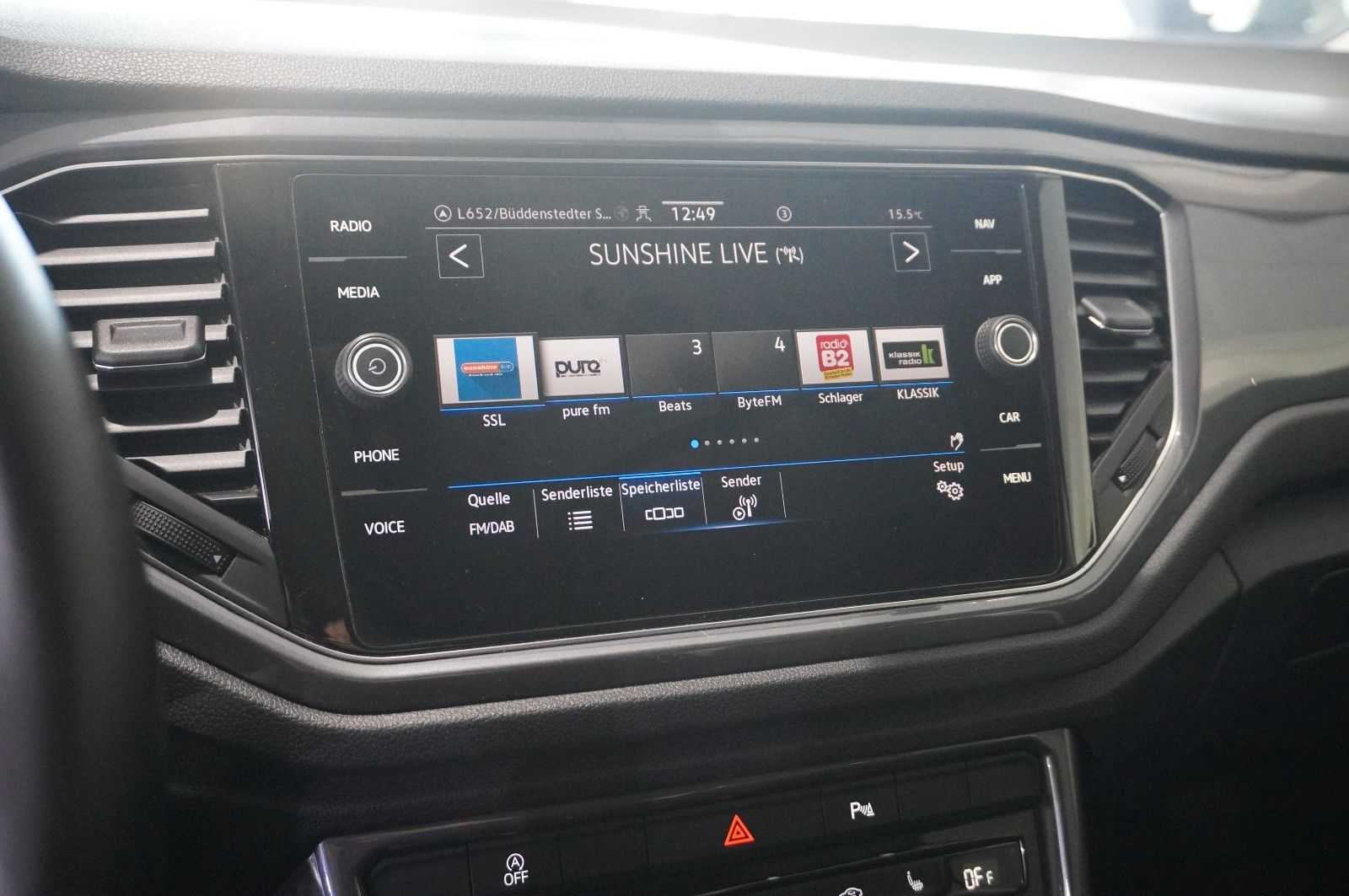 Fahrzeugabbildung Volkswagen T-Roc 1.5 TSI R-LINE SPORT NAVI/LED/KAMERA/VIRT.