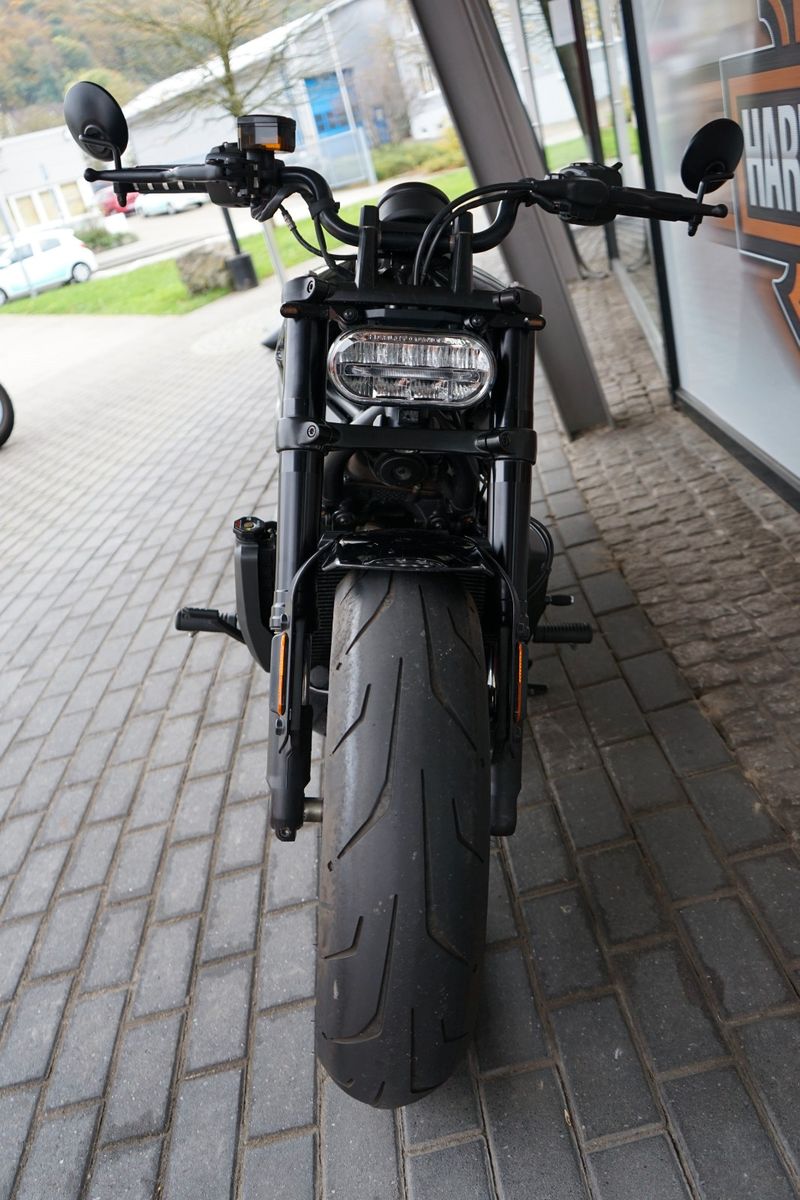 Fahrzeugabbildung Harley-Davidson Sportster S mit LED Blinkern & KZH seitl.