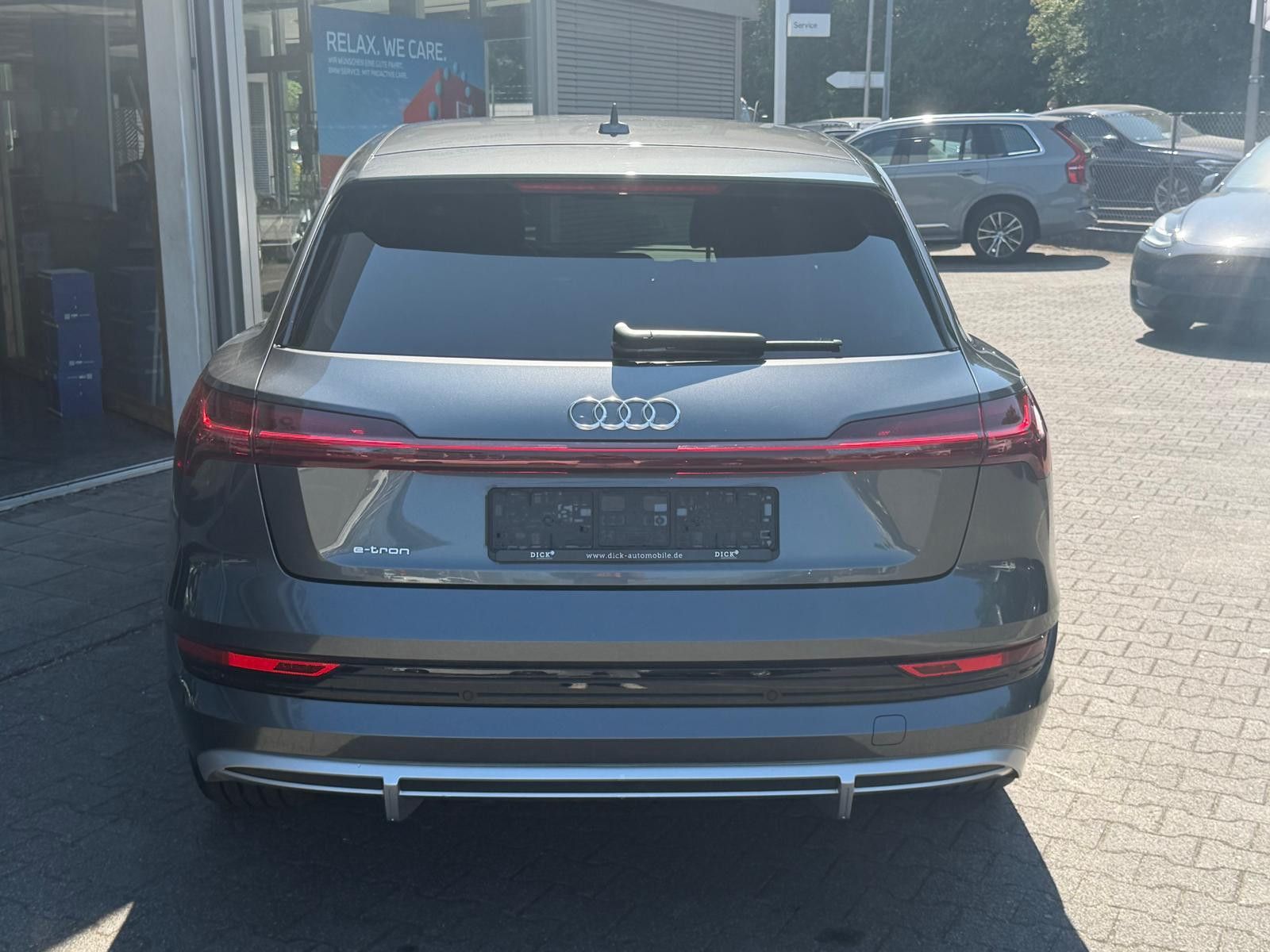Fahrzeugabbildung Audi e-tron 55 QUATT 2X S LINE LUFT+LED+SHZ+NAVI+AHK+