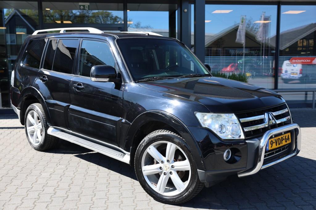 Mitsubishi Pajero 3.2 DID 5DRS INSTYLE A/T VAN MARGE  