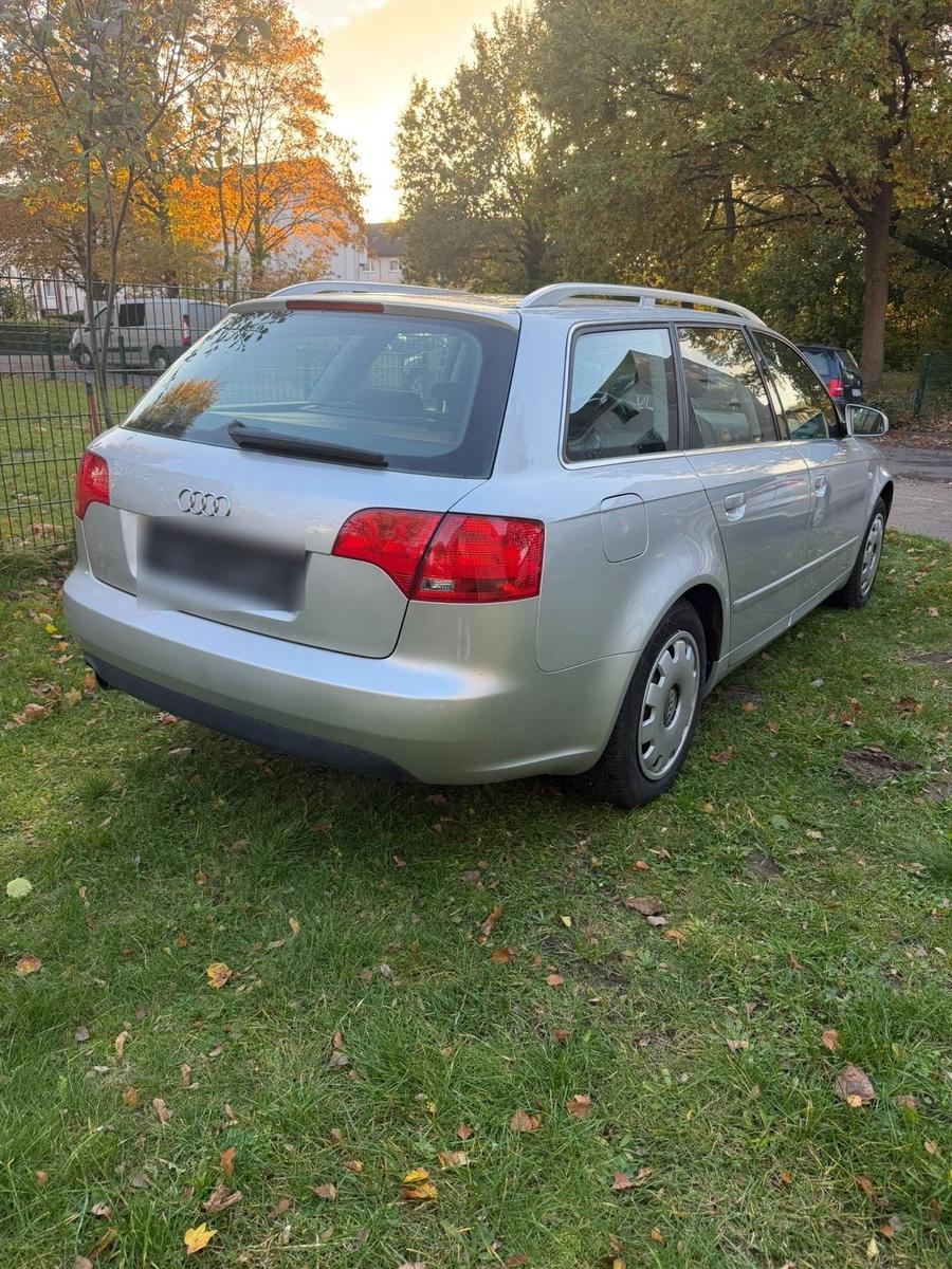 Audi A4 2006 — салон