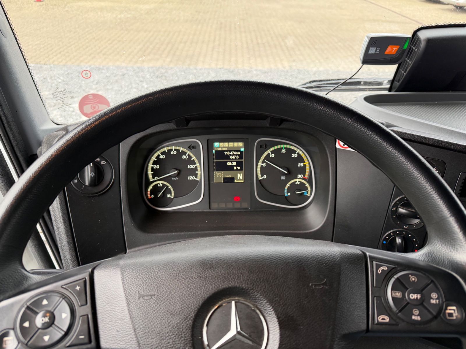 Fahrzeugabbildung Mercedes-Benz Atego 818L Koffer LBW