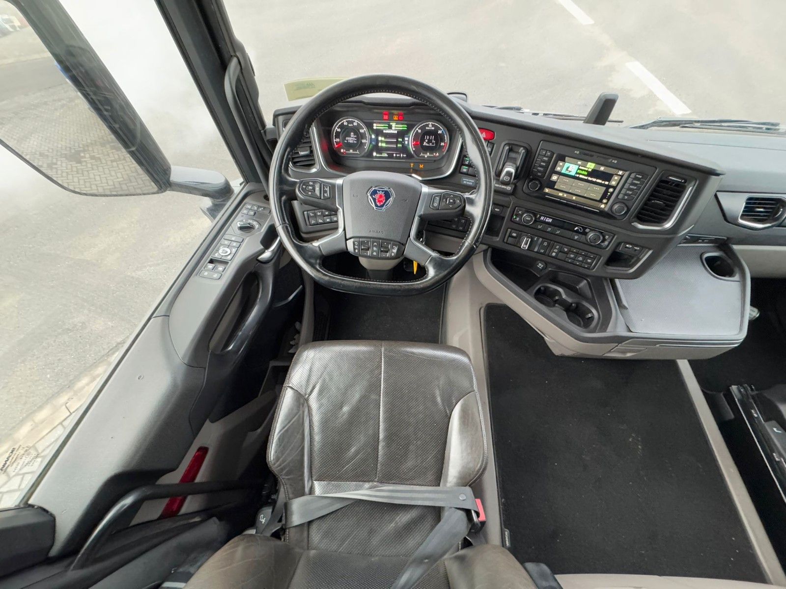 Fahrzeugabbildung Scania R580 V8 HMF 3220-K4 Kran Funk 66 t