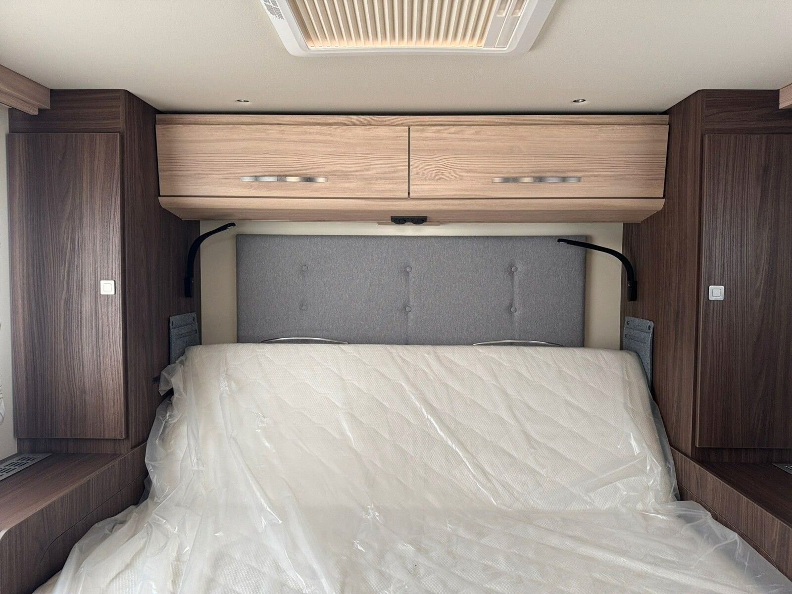 Fahrzeugabbildung Eura Mobil Profila T PT726QF Mondial-Pakete, Zusatzbett