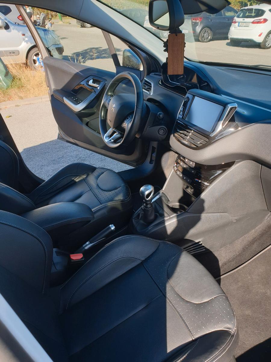 Peugeot 208 1.6 Allure BlueHDi 120 STOP & START Allure