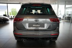 VW Tiguan 2.0 TDI Highline R-Line 4Motion | Pano VW Tiguan 2.0 TDI Highline R-Line 4Motion | Pano