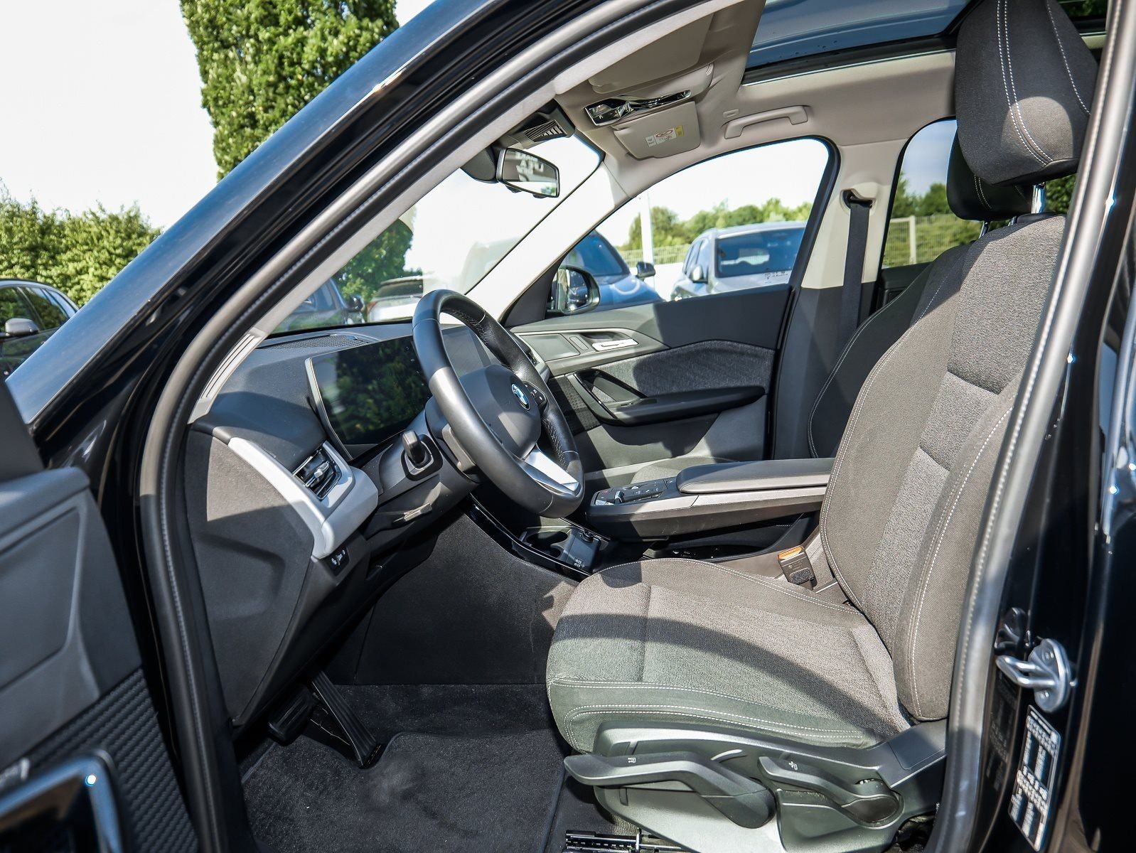 BMW X1 sDrive18i SAV PANO RFK NAVI LED Sound Syst foto 4