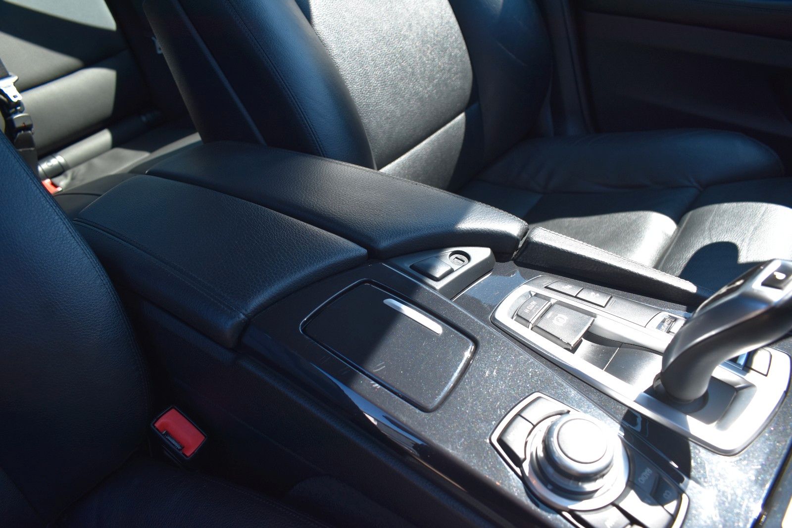 Fahrzeugabbildung BMW 530d Limousine xDrive AHK/Memory/ACC/SLI/Leder