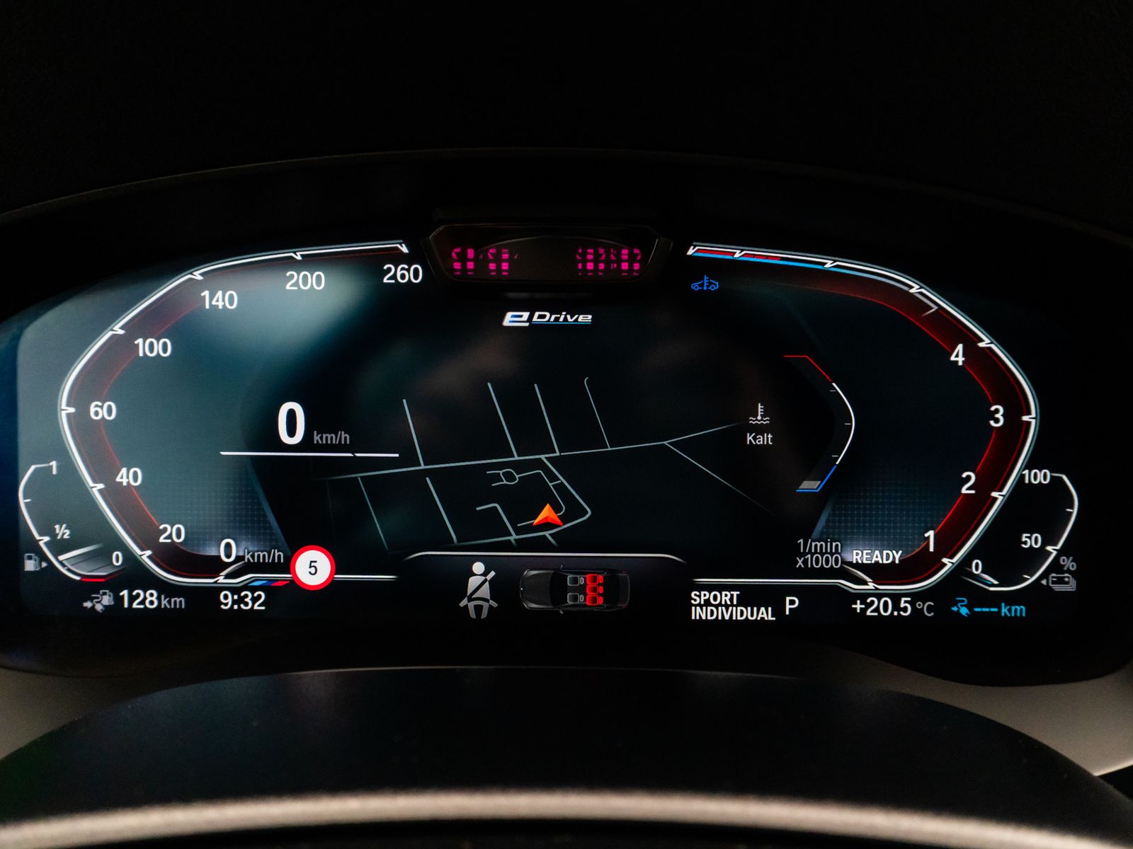 Fahrzeugabbildung BMW 530e M Sport Laser DAB HiFi HUD DispKey Panorama