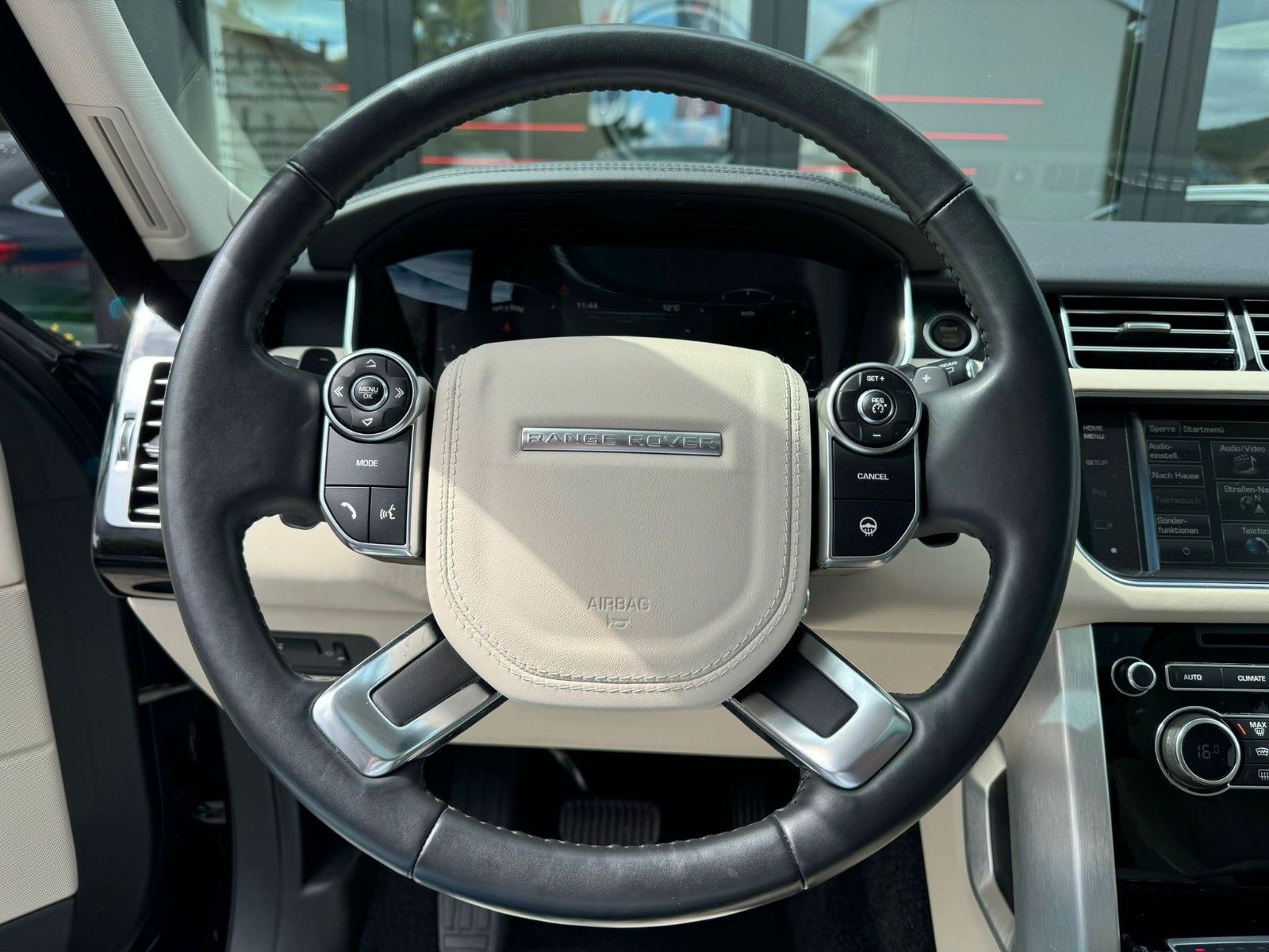 Fahrzeugabbildung Land Rover Range Rover Vogue*Pano*AHK*Luft*Softclose*RFK*