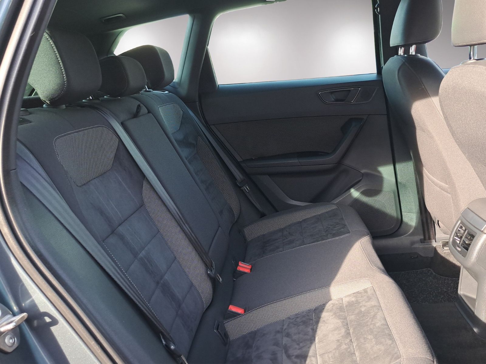 Ateca Xcellence 4Drive 2.0 TDI DSG AHK Panodach