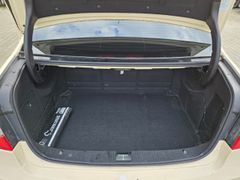 Fahrzeugabbildung E 200 NGT BlueEfficiency NGD