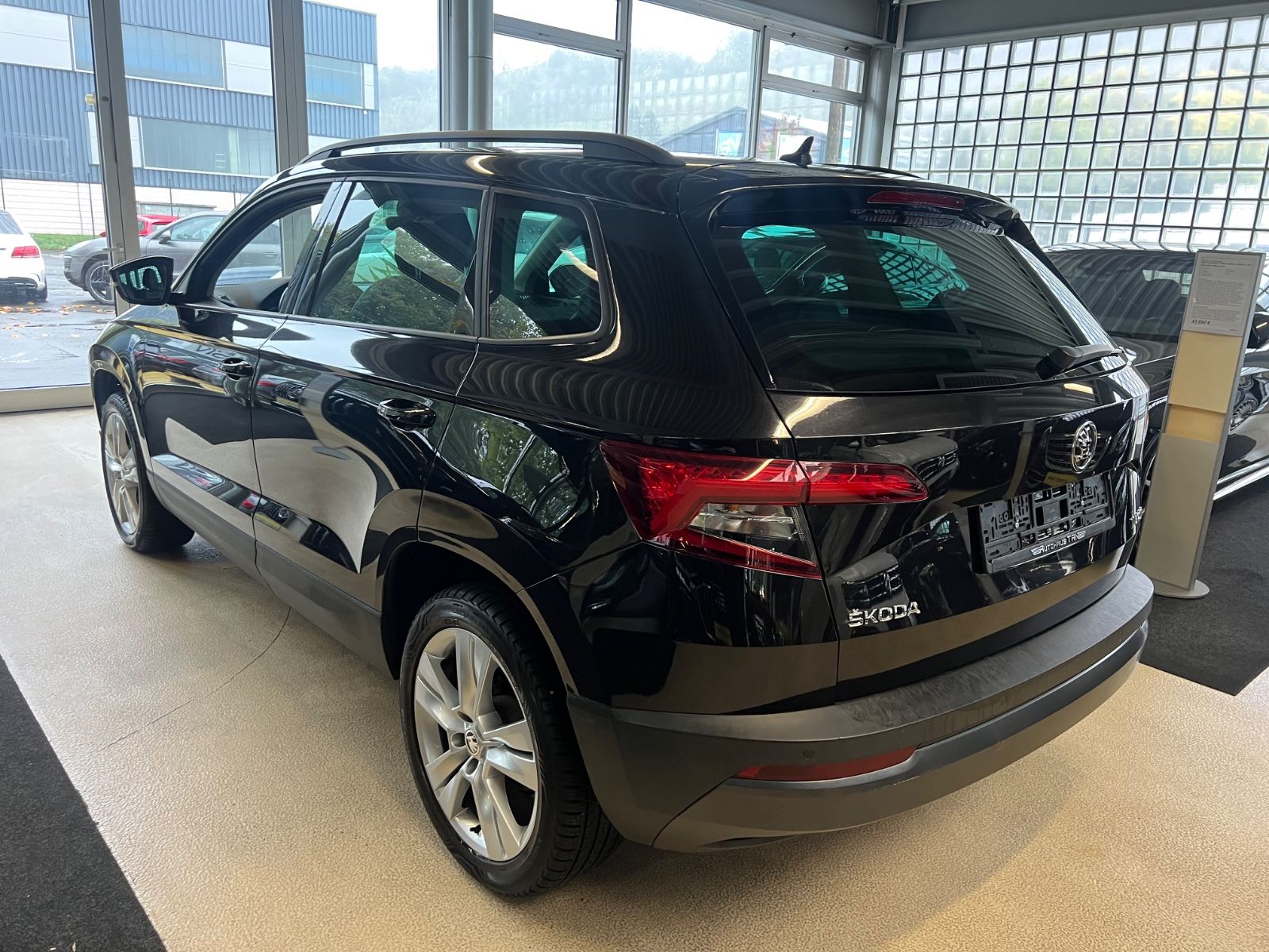 Fahrzeugabbildung SKODA Karoq Style DSG *PANO*SITZHEIZUNG*LEDER*