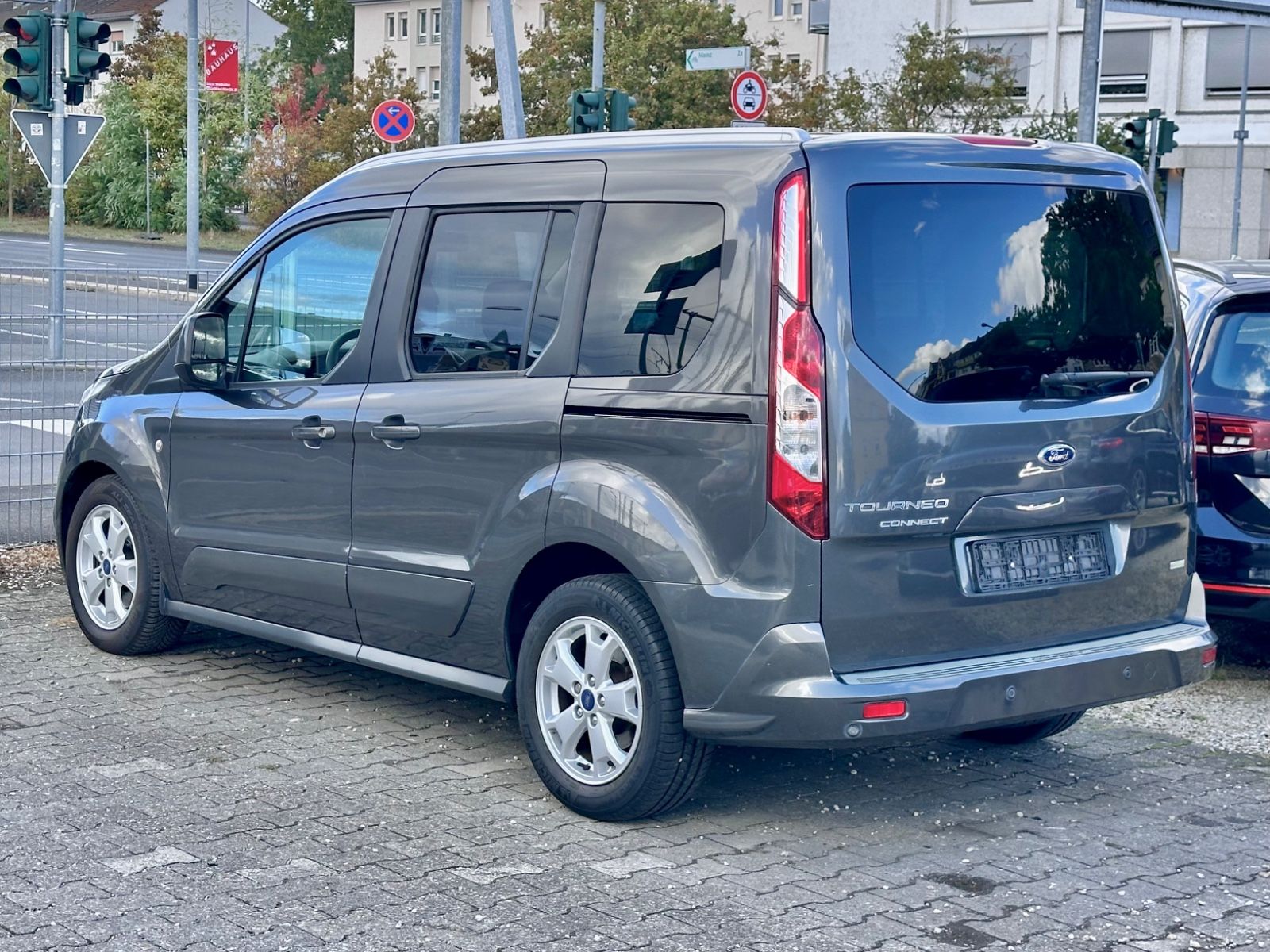 Fahrzeugabbildung Ford TOURNEO CONNECT TITANIUM*MOD.2016*
