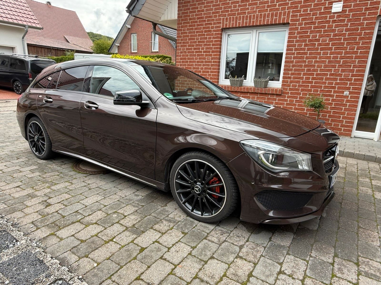MERCEDES-BENZ CLA 180 Shooting Brake