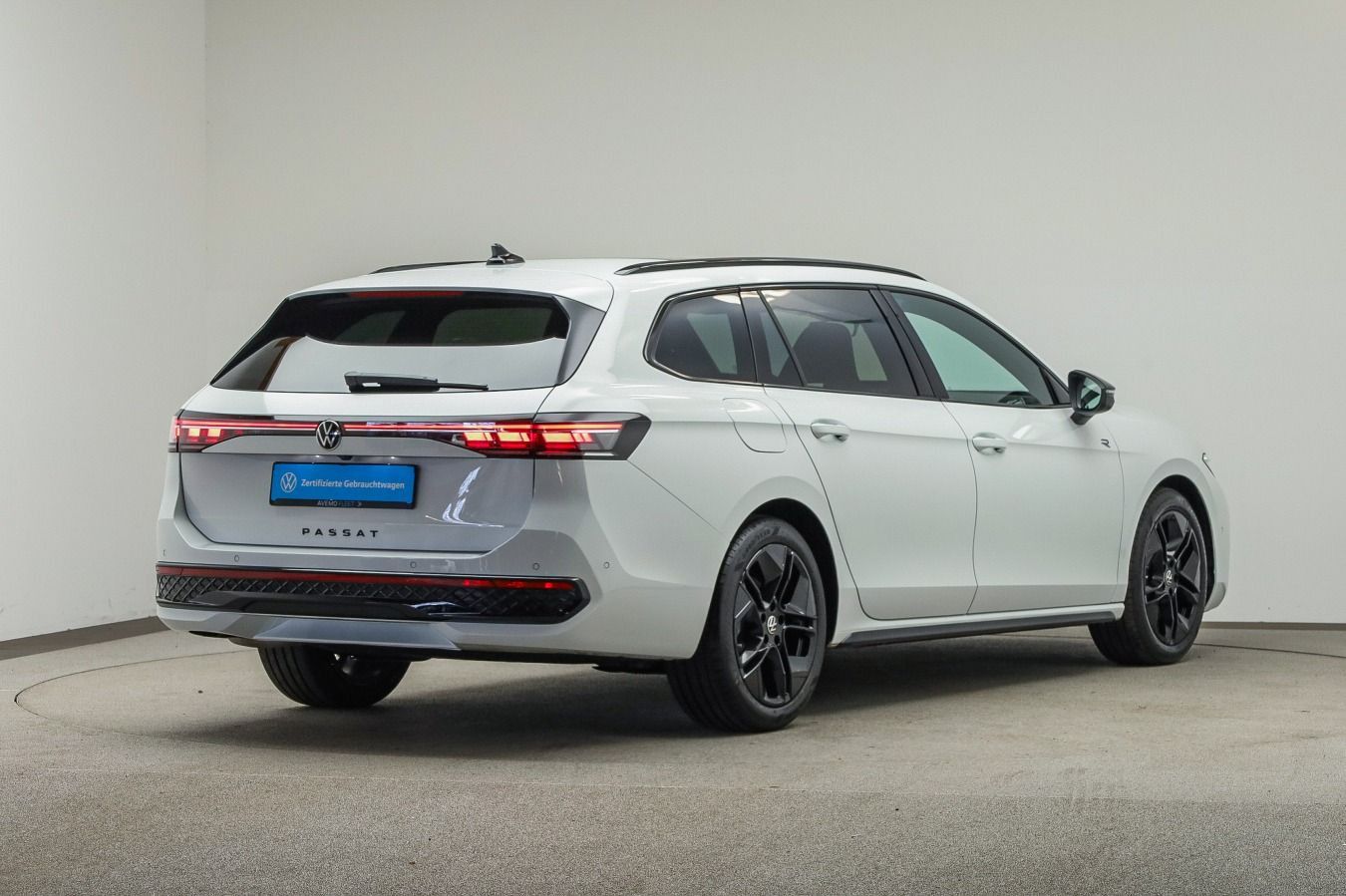 Volkswagen Passat Variant 2.0 TDI R-Line IQ Pro Max AHK foto 3
