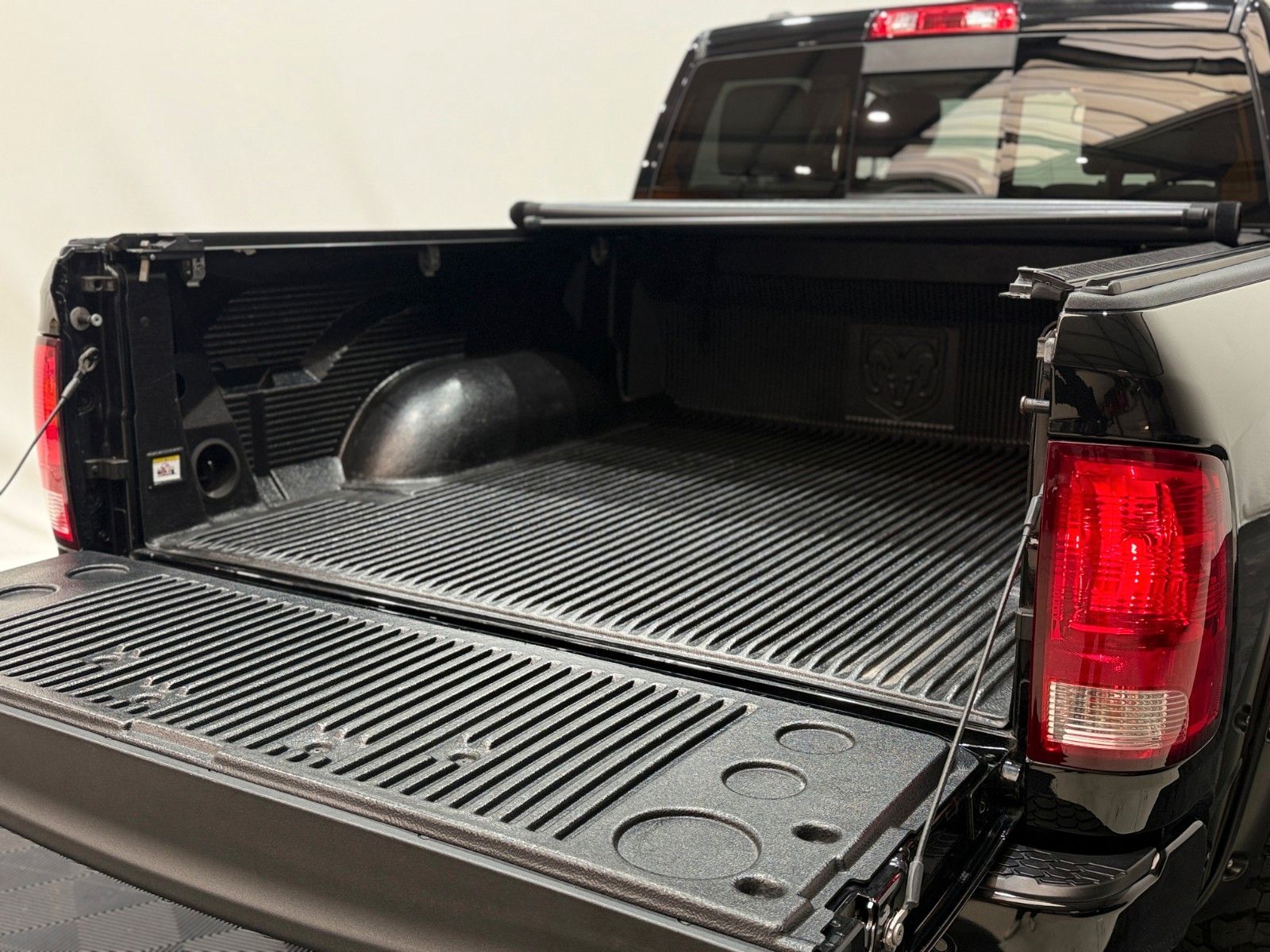 Fahrzeugabbildung Dodge RAM 1500 Blackout Crew Cab 4x4