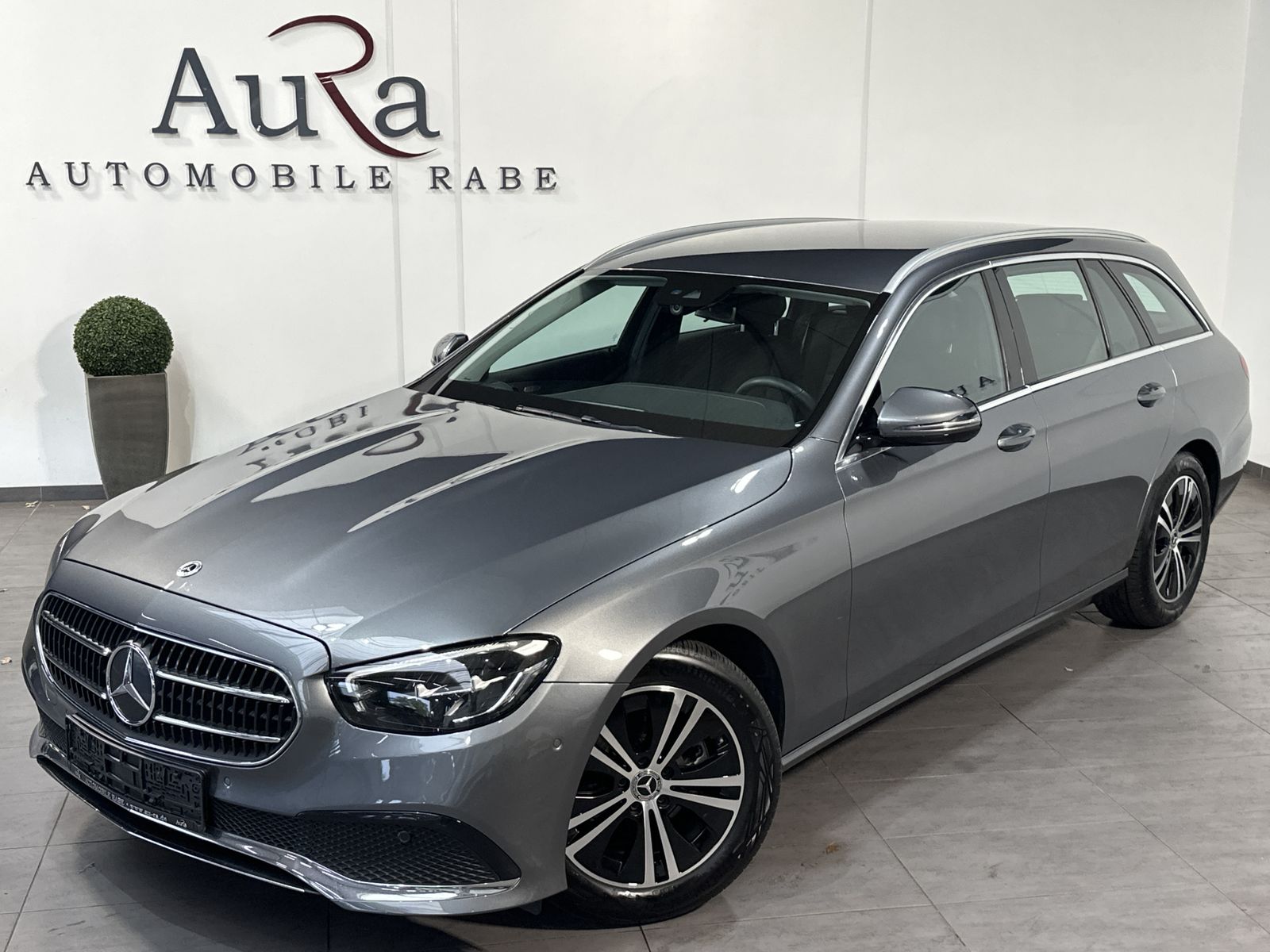 Fahrzeugabbildung Mercedes-Benz E 200d T Avantgarde NAV+LED+AHK+KAM+WIDE+CARPLAY