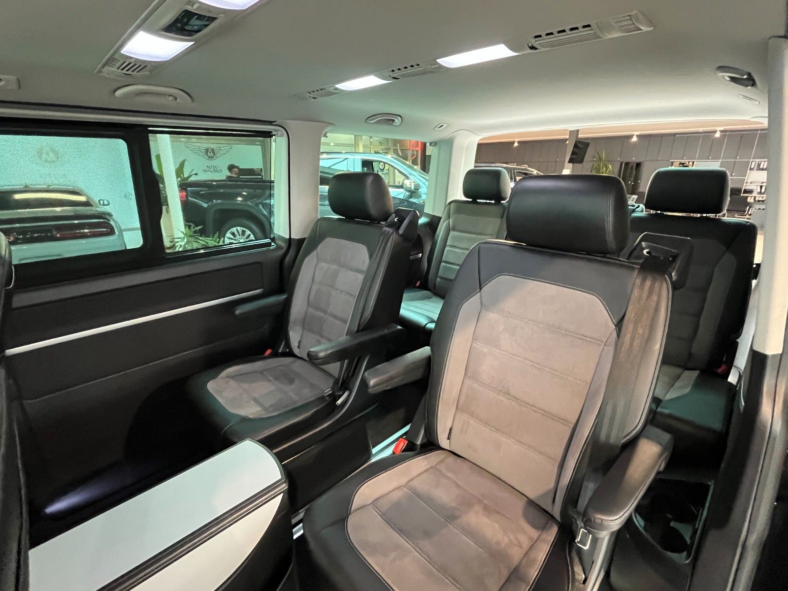 Fahrzeugabbildung Volkswagen T6.1 Multivan Comf. DSG Standhzg, Alcantara ACC