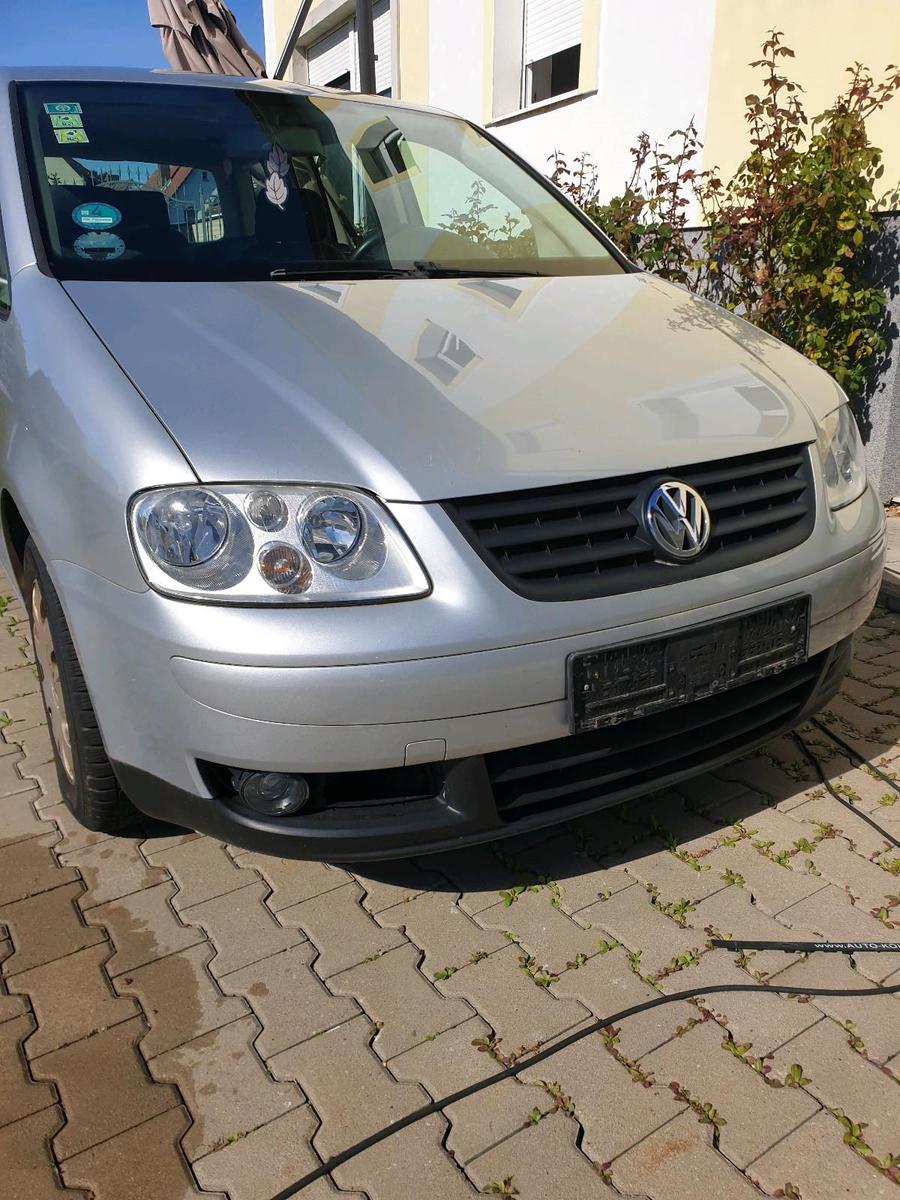 Volkswagen Touran 2006 — салон