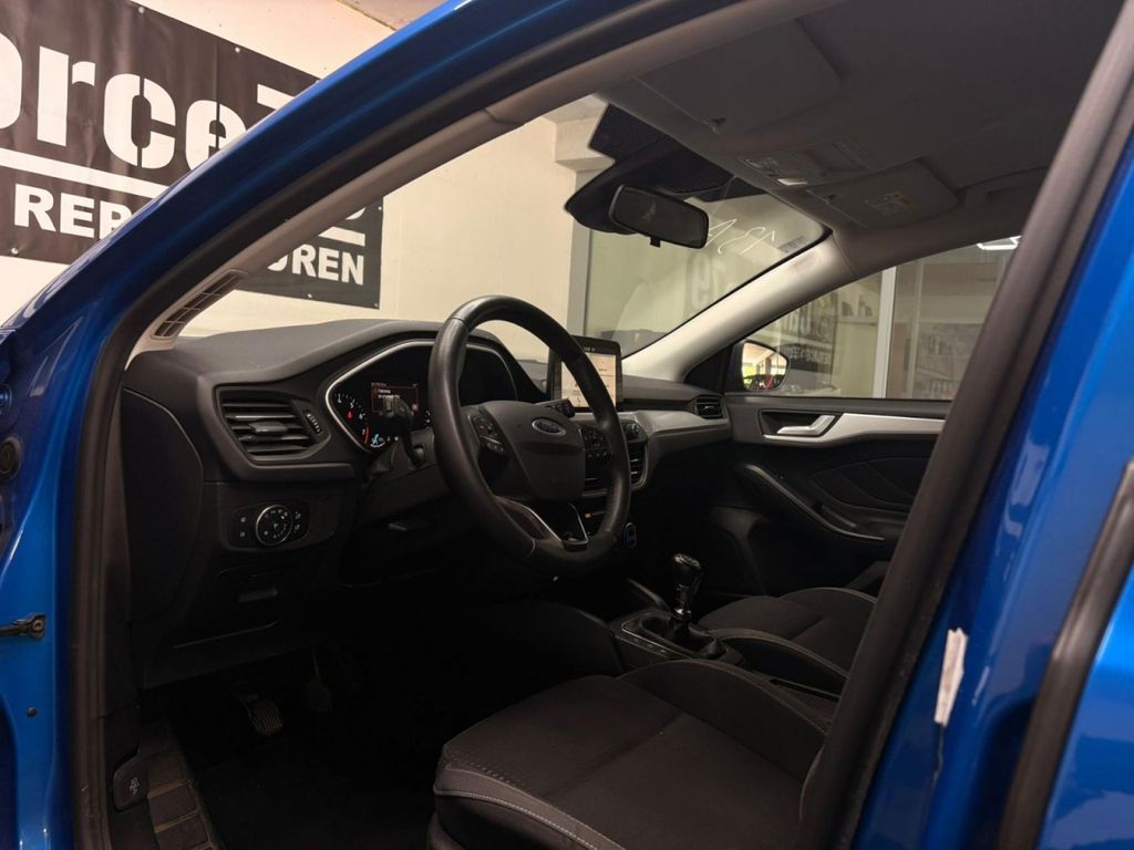 FORD Ford Focus NAVI DAB USB ISOFIX LENK+SITZHZG FORD Ford Focus NAVI DAB USB ISOFIX LENK+SITZHZG